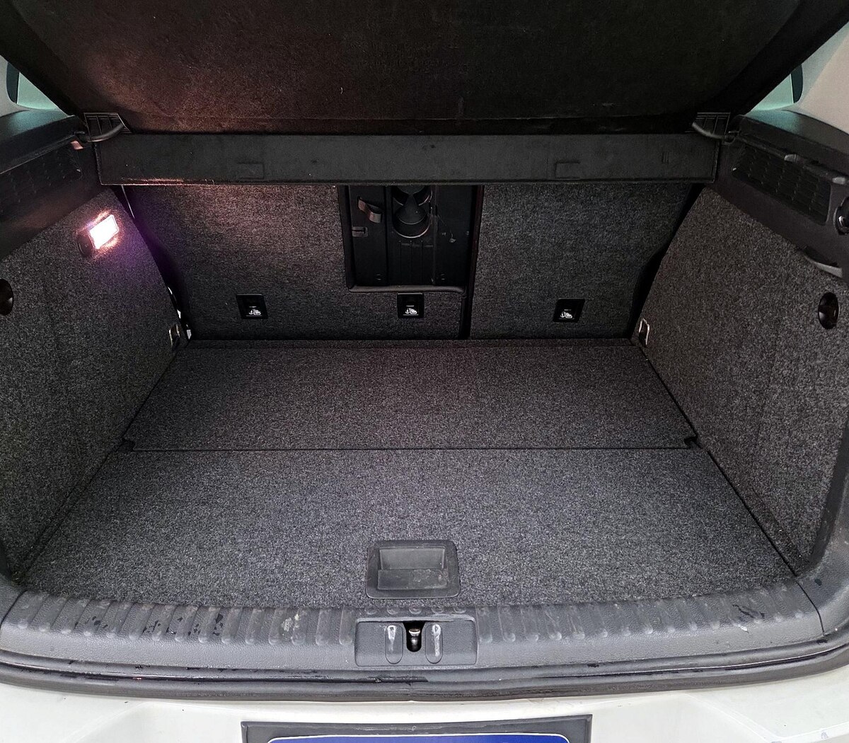 Trunk/Cargo (Seats Up)