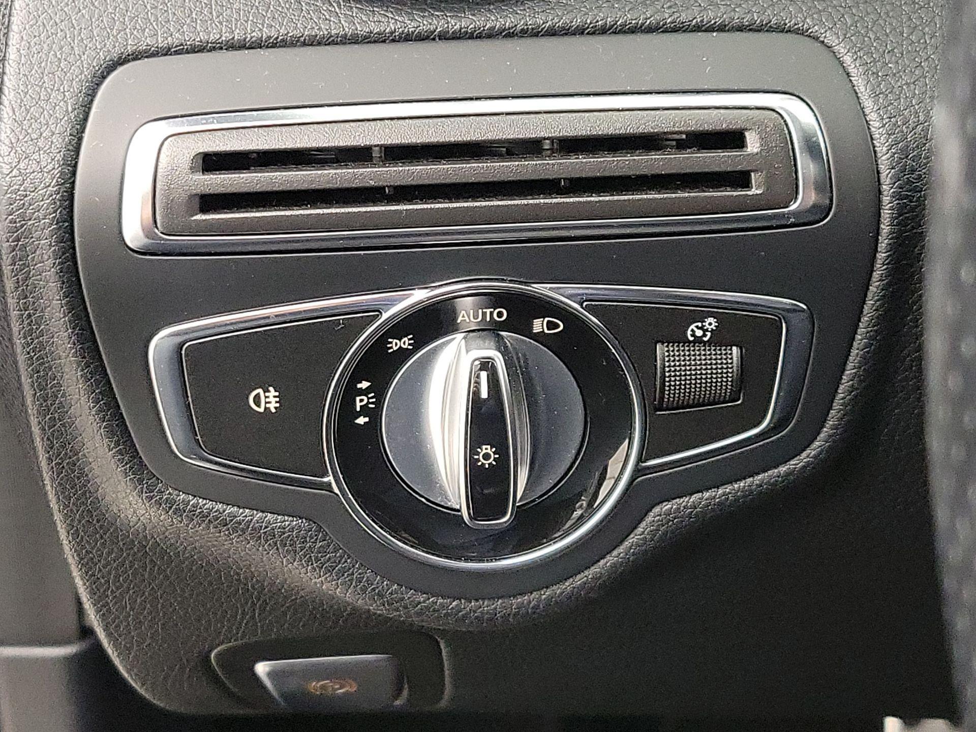 Thumbnail: 2015 Mercedes-Benz C-Class - 13