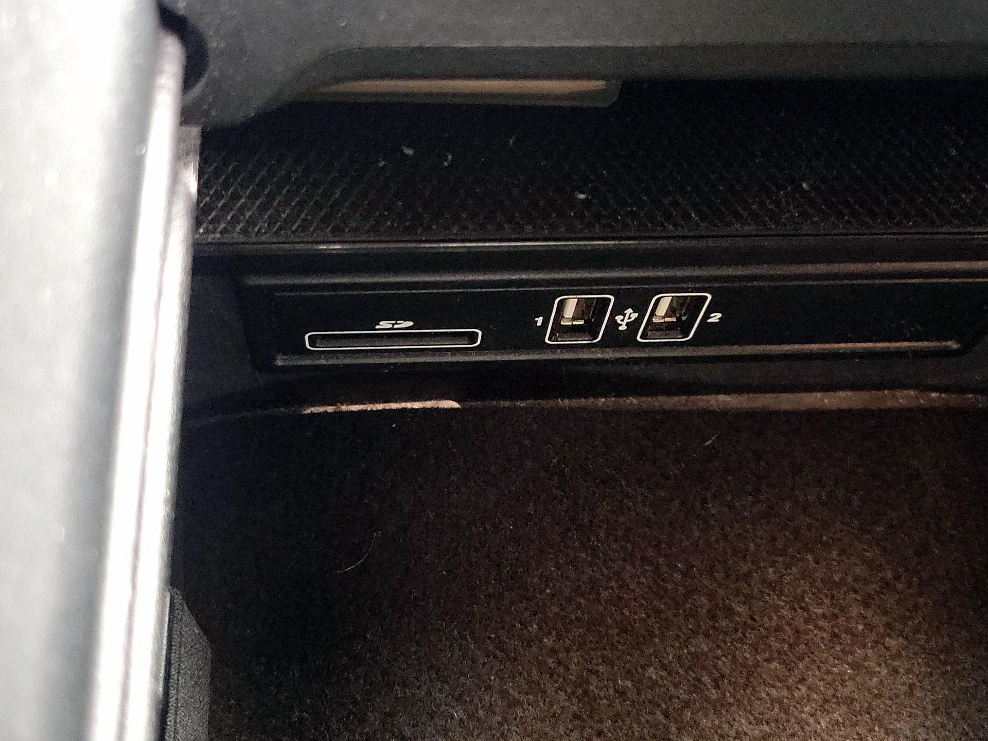 Thumbnail: 2015 Mercedes-Benz C-Class - 19