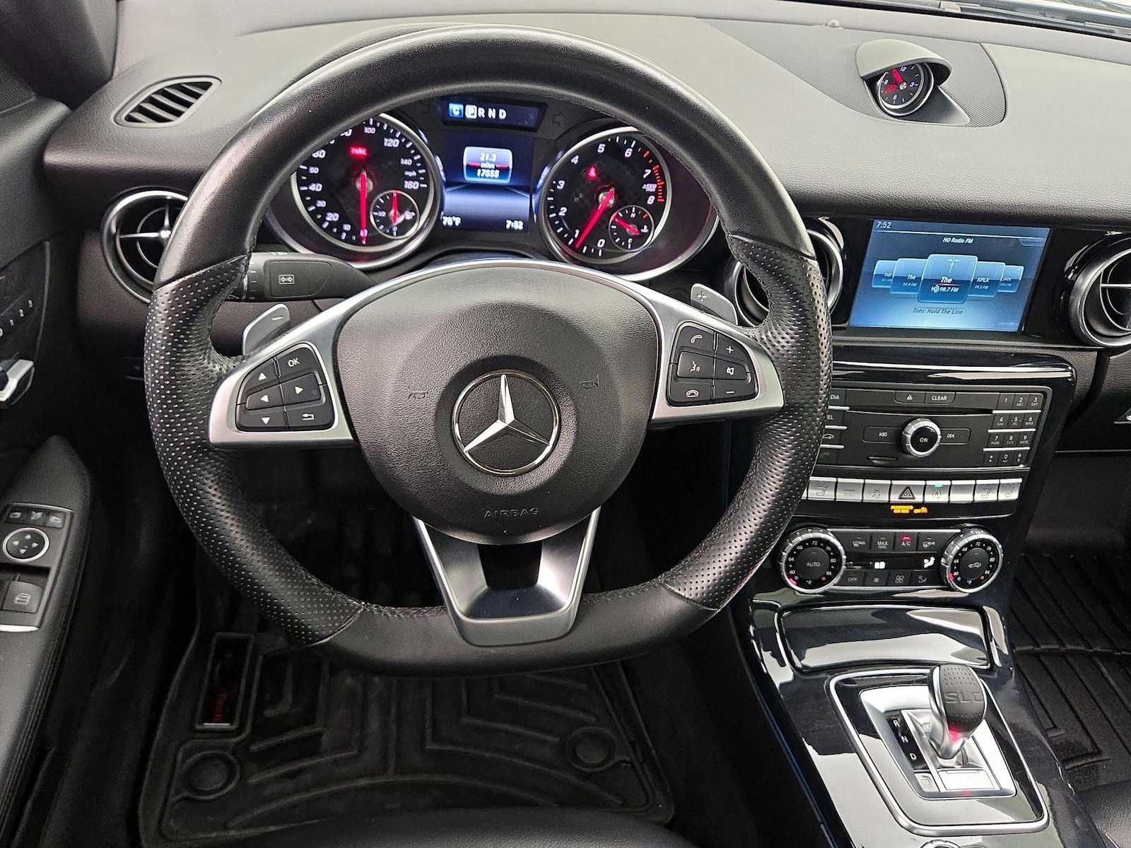 2019 Mercedes-Benz SLC Roadster SLC300 - Photo 11