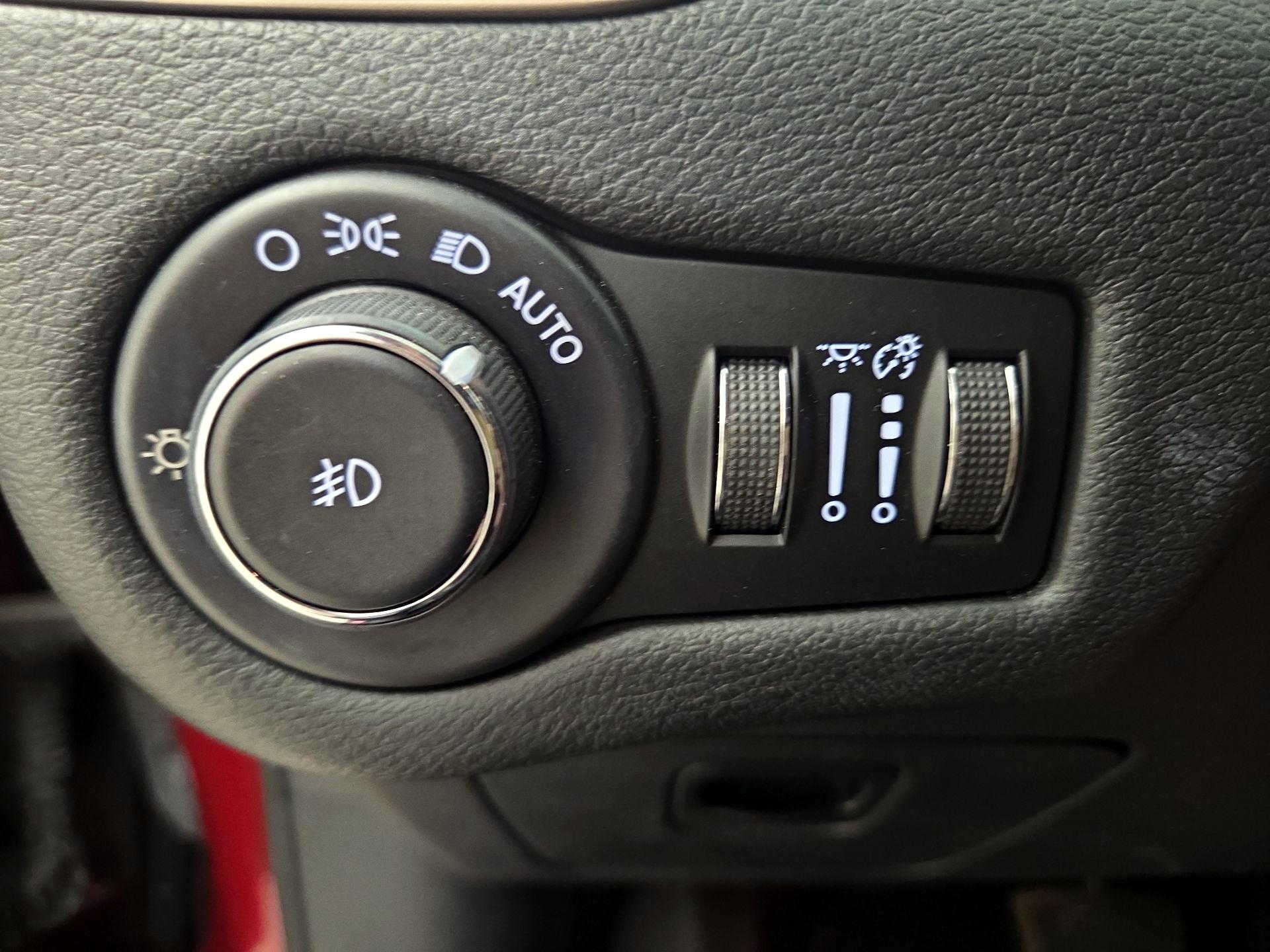 Thumbnail: 2016 Jeep Cherokee - 13