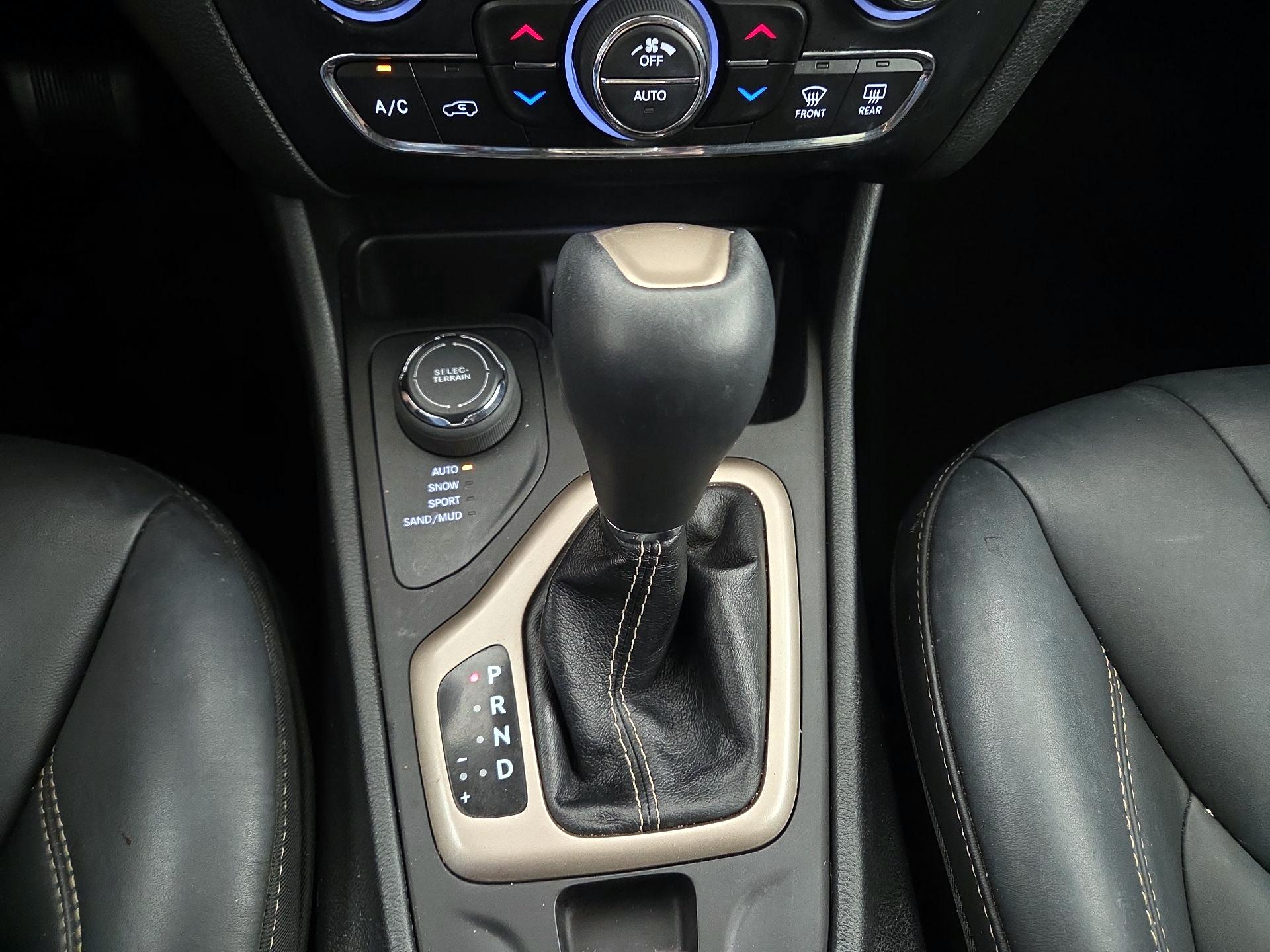 Thumbnail: 2016 Jeep Cherokee - 17