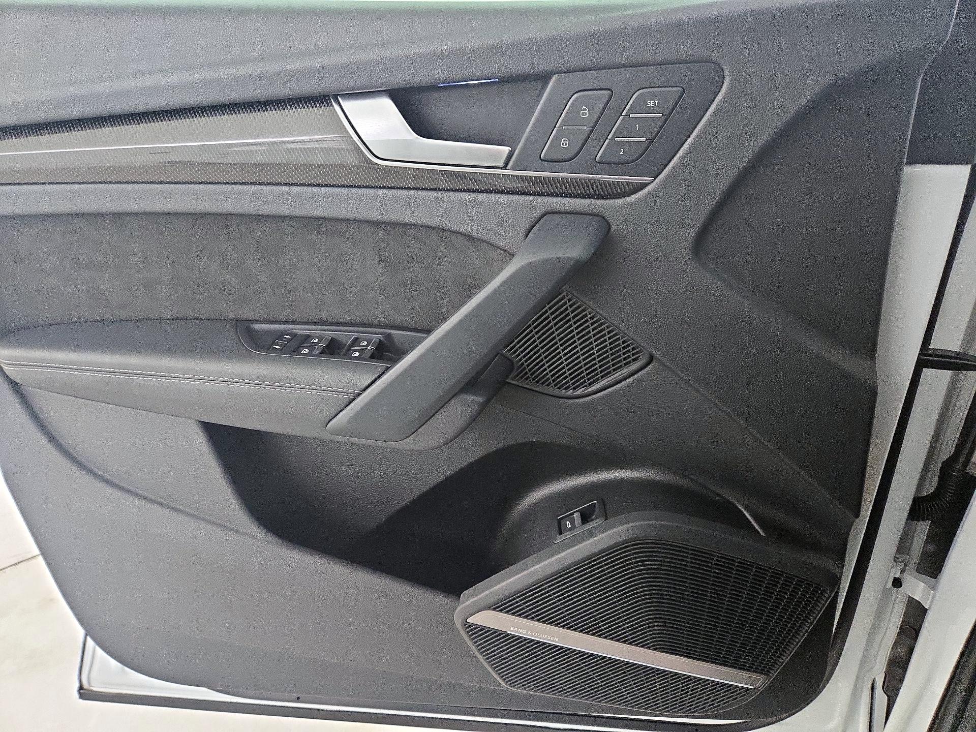 Thumbnail: 2020 Audi SQ5 - 12