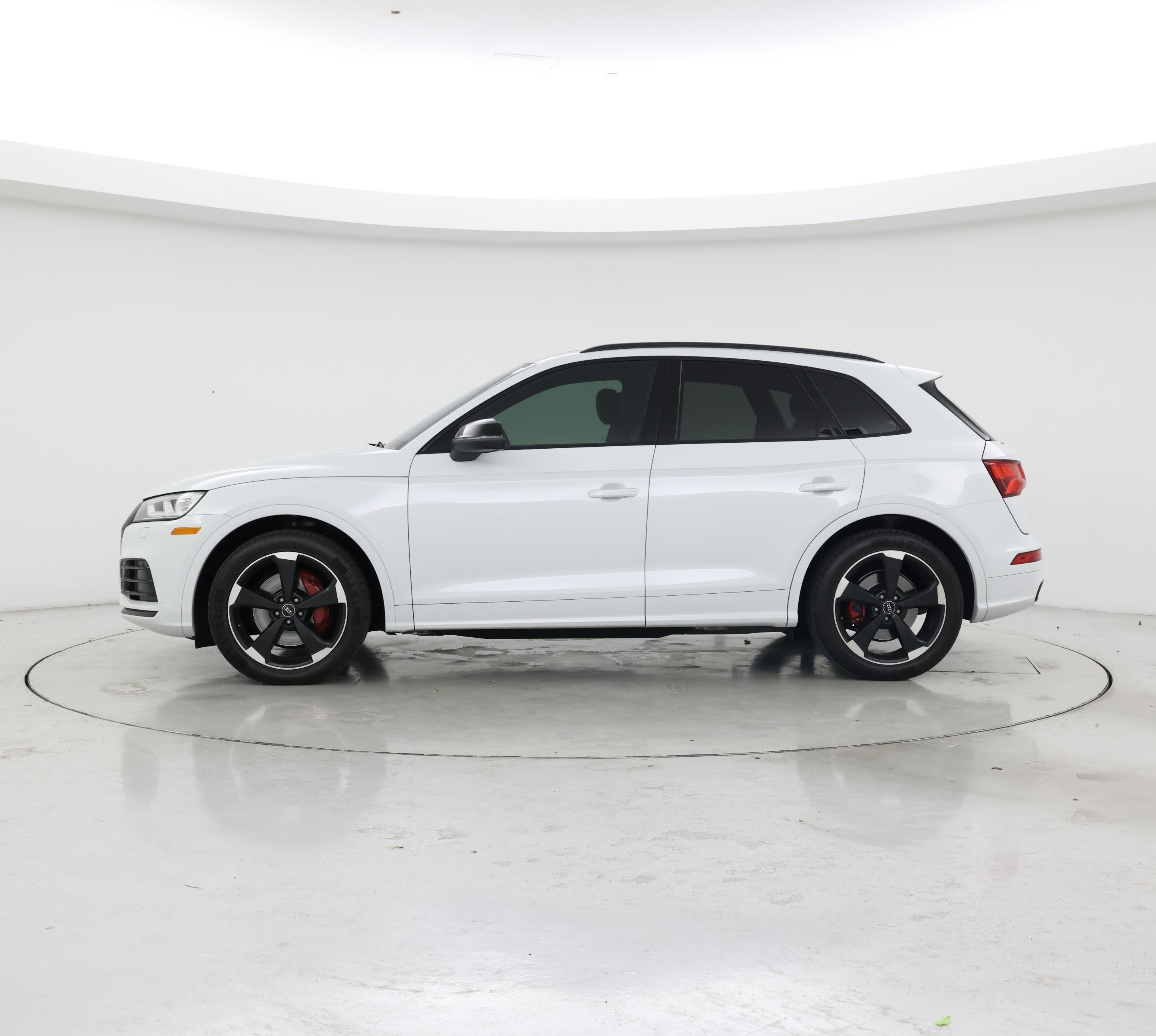Thumbnail: 2020 Audi SQ5 - 3