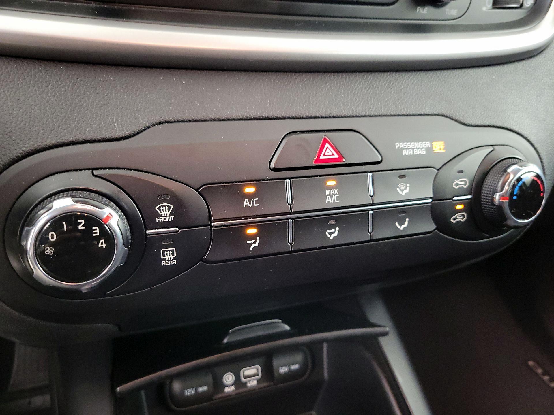 Thumbnail: 2017 Kia Sorento - 15