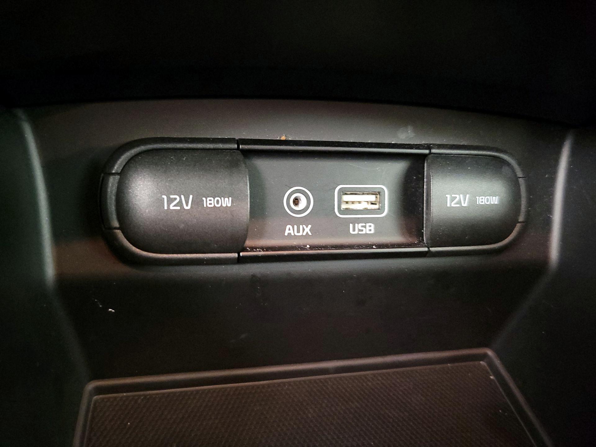 Thumbnail: 2017 Kia Sorento - 17