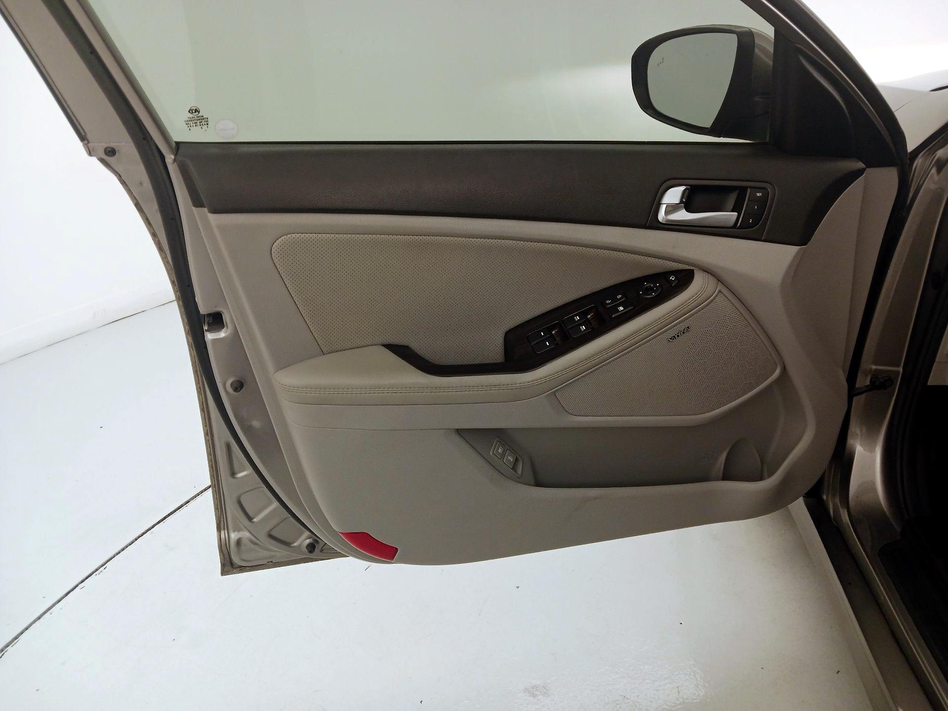 Thumbnail: 2015 Kia Optima - 12