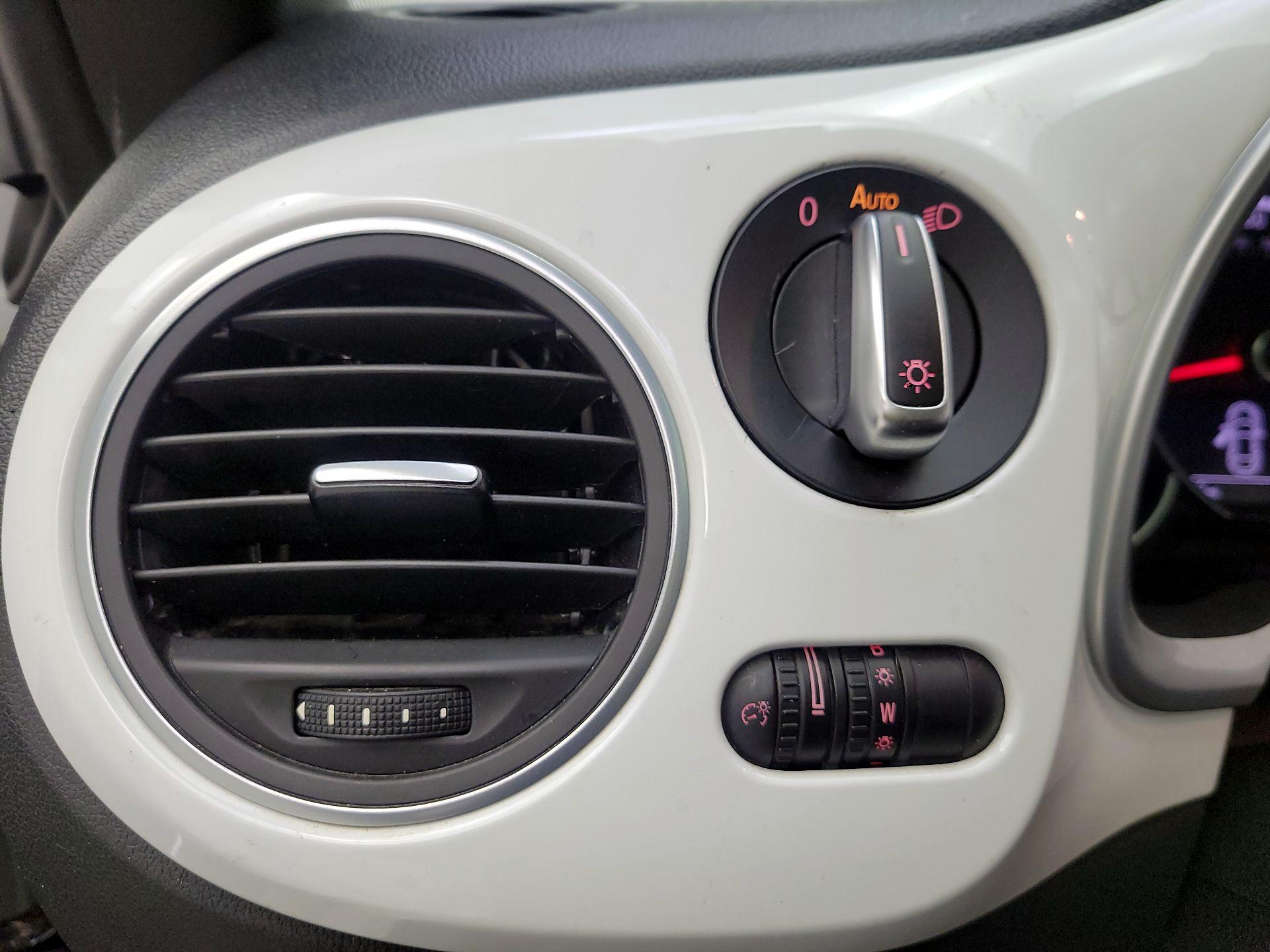 Thumbnail: 2016 Volkswagen Beetle - 13