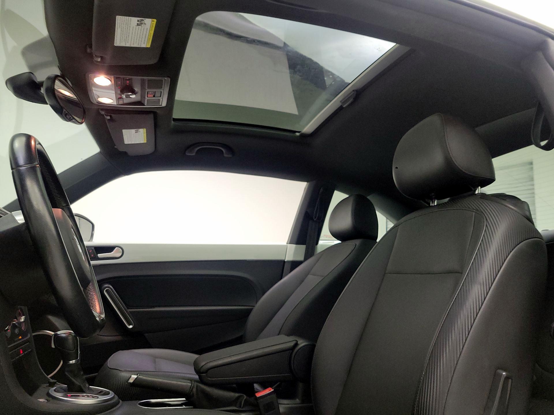 Thumbnail: 2016 Volkswagen Beetle - 20