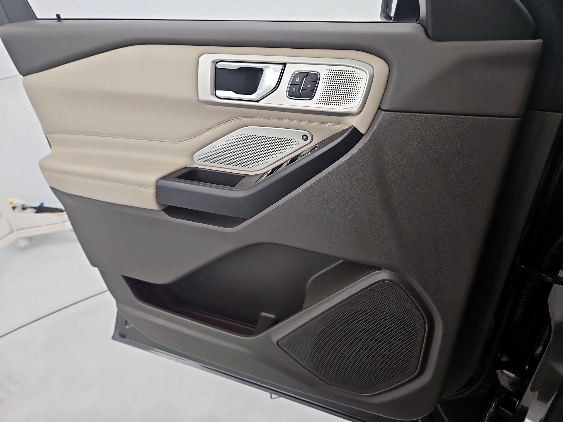 Thumbnail: 2020 Ford Explorer - 12