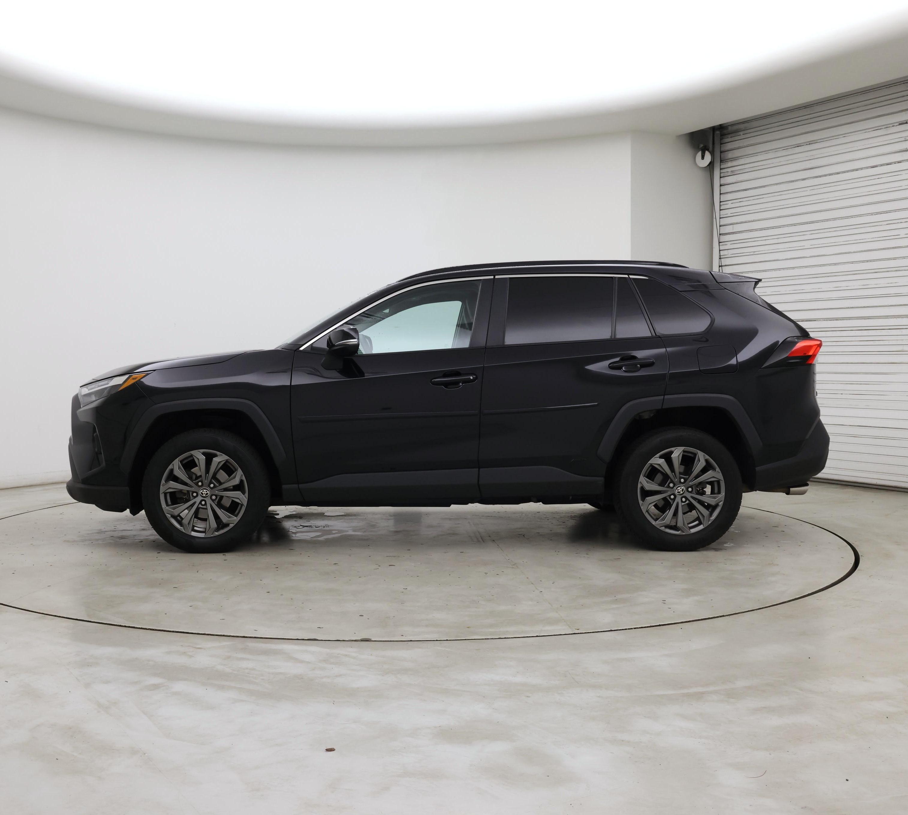 Thumbnail: 2022 Toyota RAV4 - 3