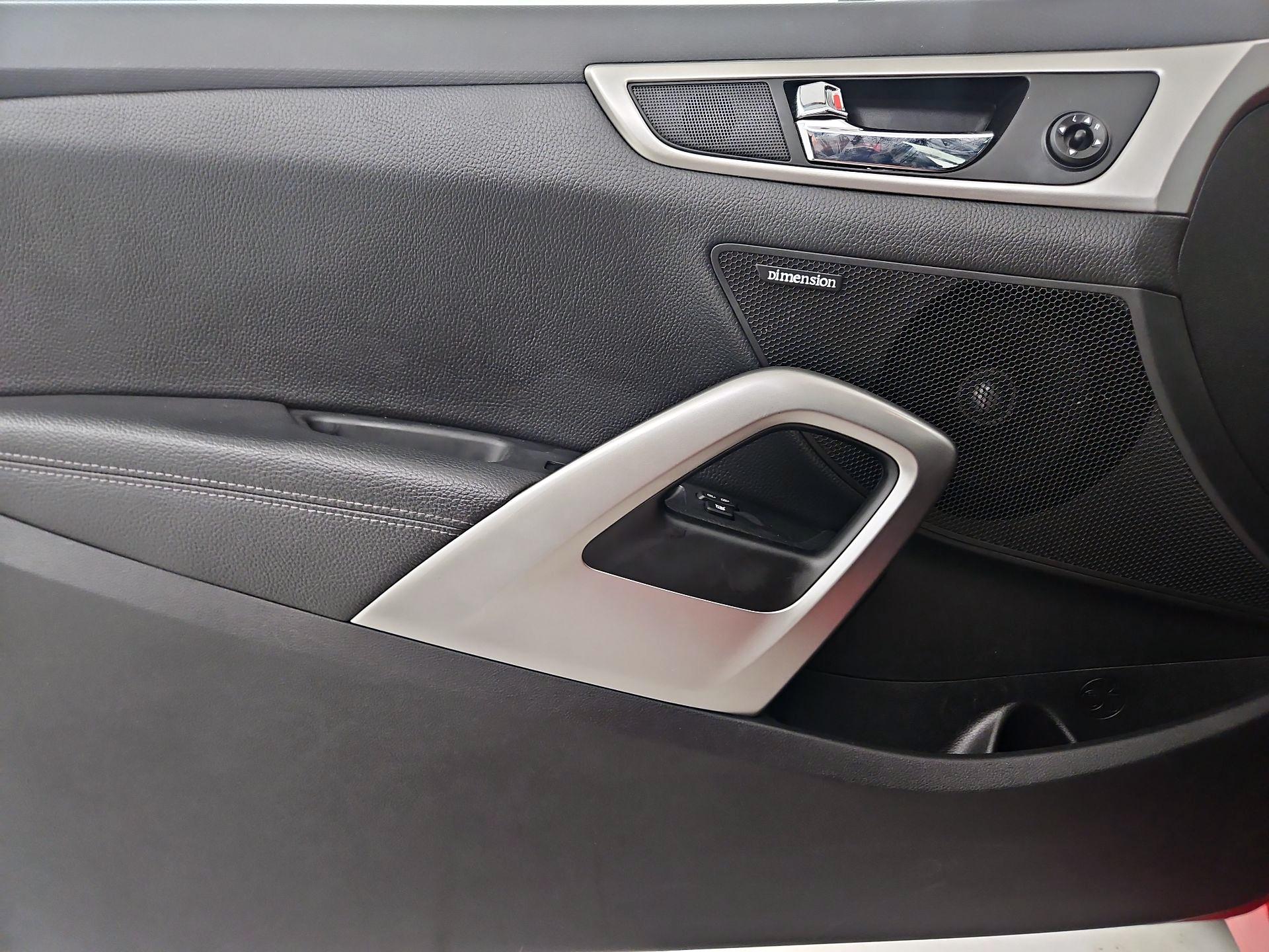 Thumbnail: 2016 Hyundai Veloster - 10