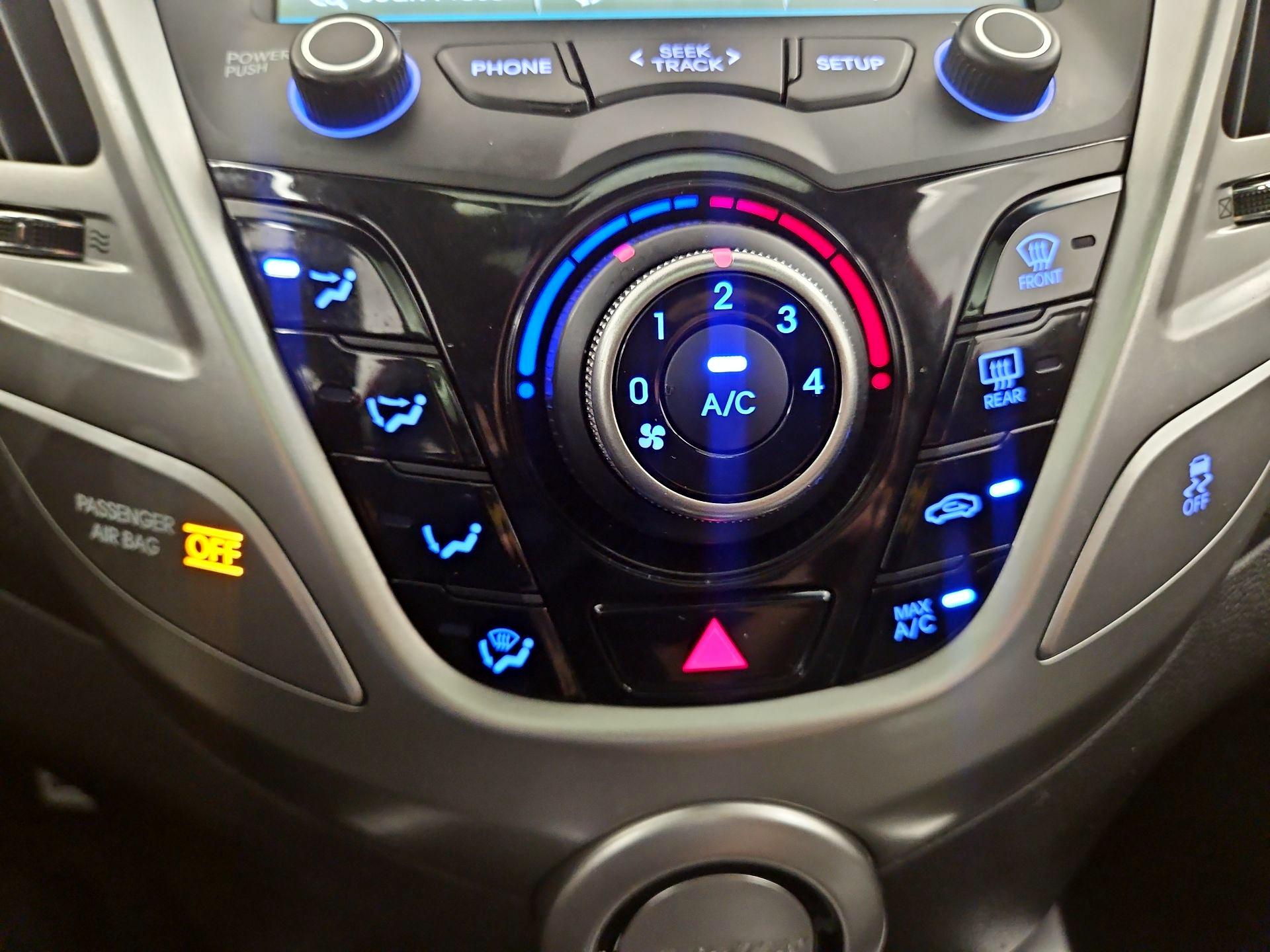 Thumbnail: 2016 Hyundai Veloster - 14