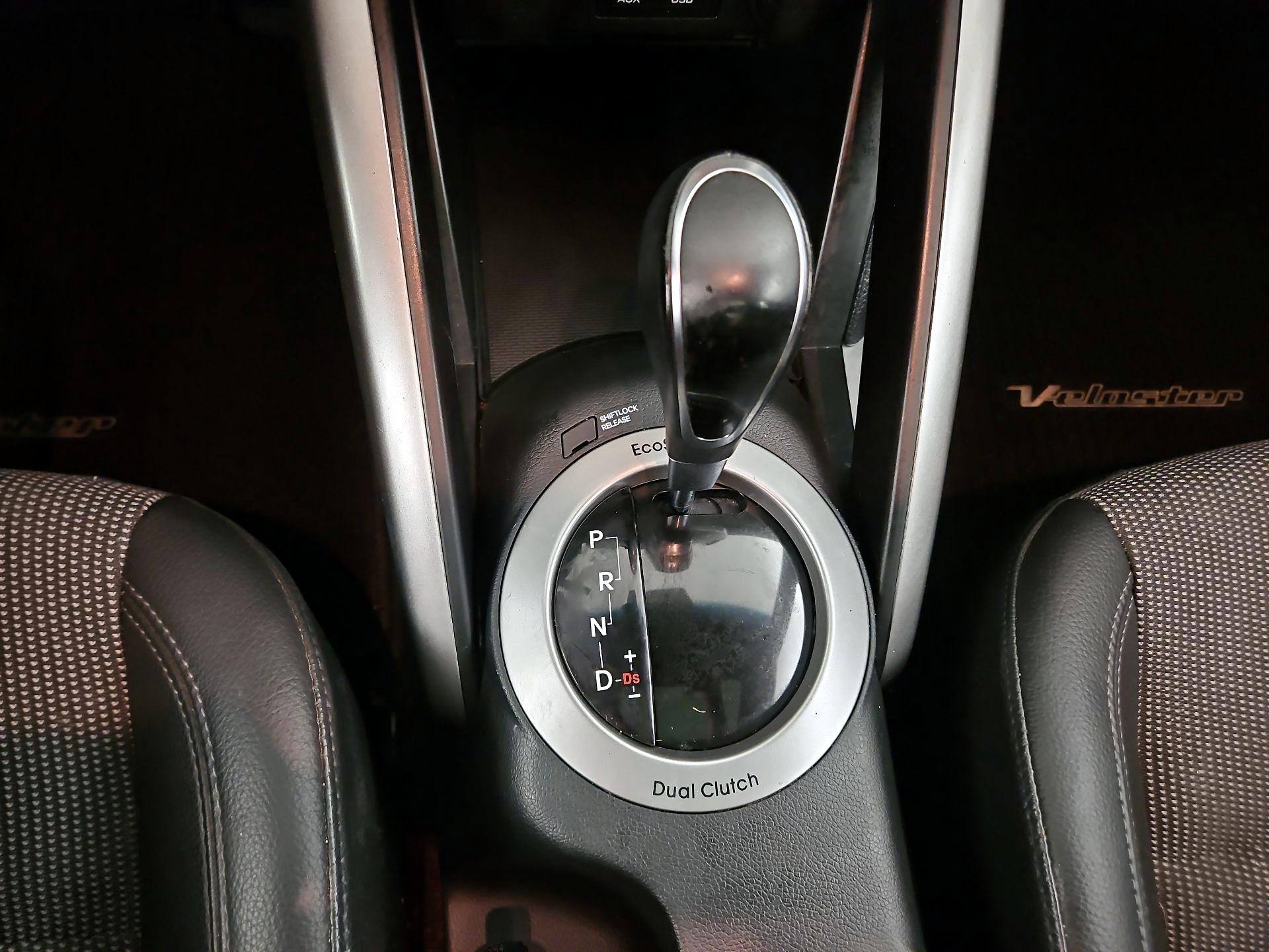 Thumbnail: 2016 Hyundai Veloster - 15