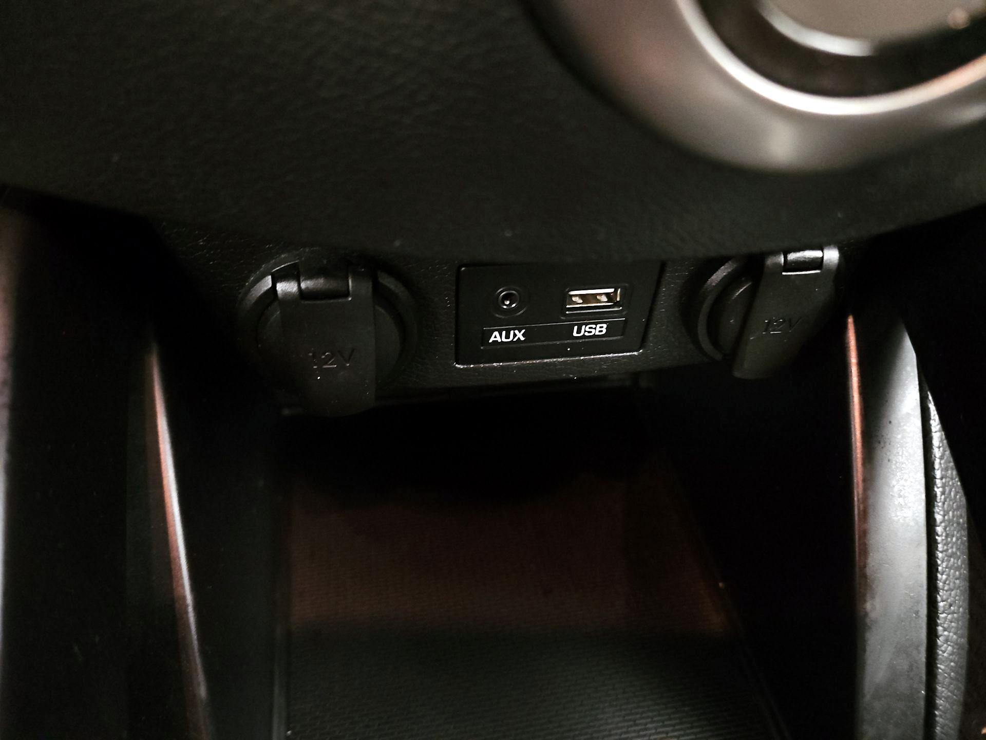 Thumbnail: 2016 Hyundai Veloster - 16