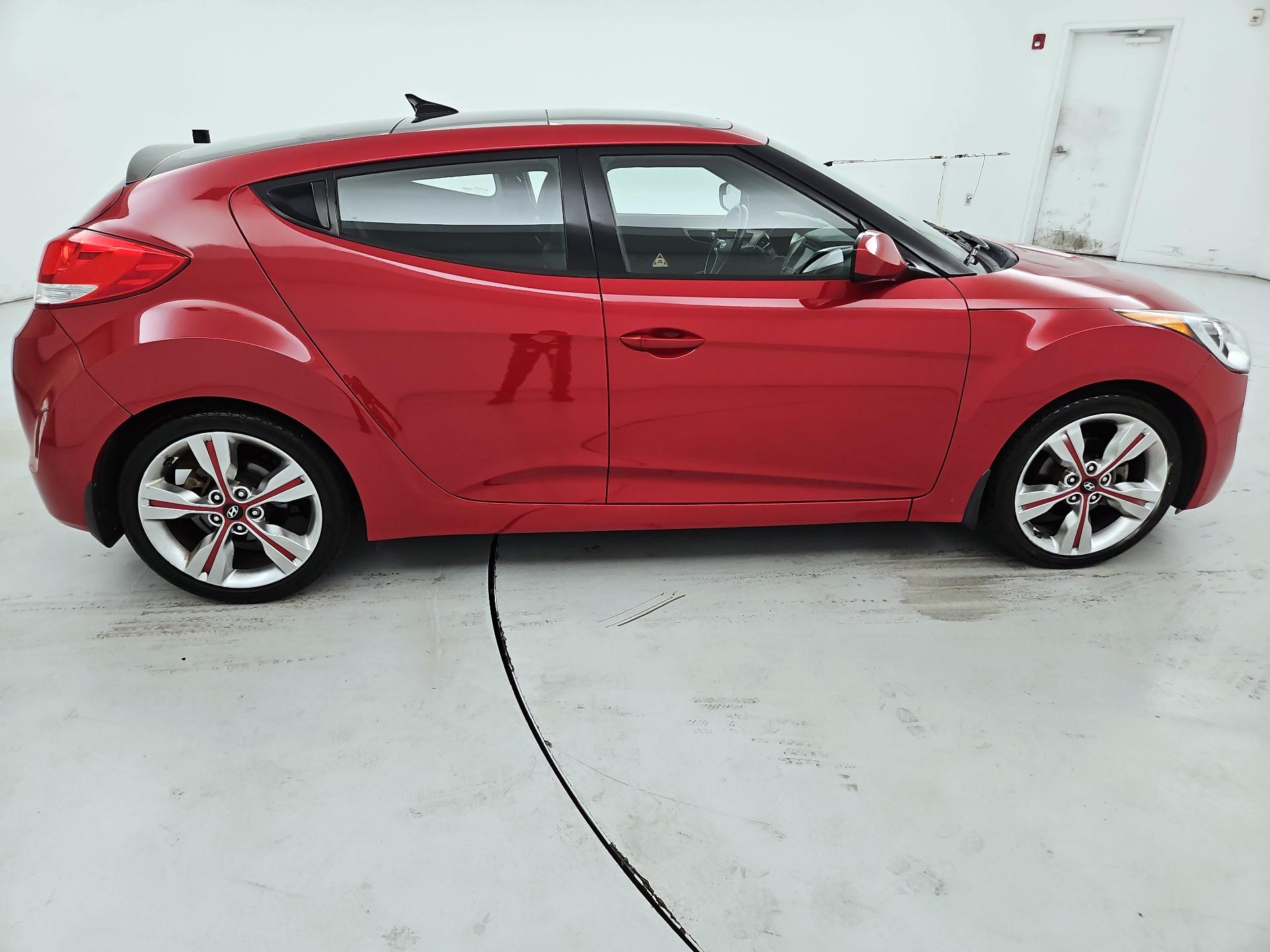 Thumbnail: 2016 Hyundai Veloster - 4