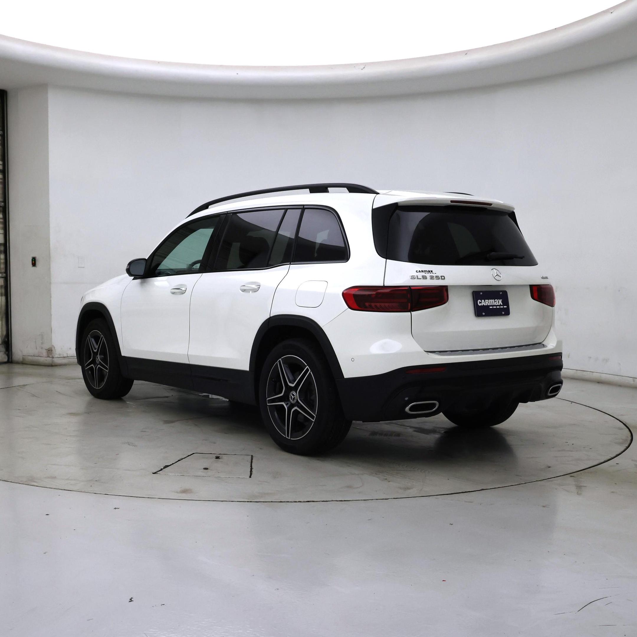 Thumbnail: 2026 Mercedes-Benz GLB - 2