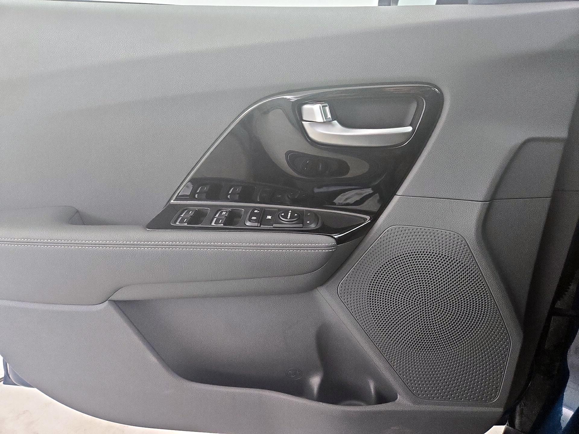 Thumbnail: 2022 Kia Niro - 12
