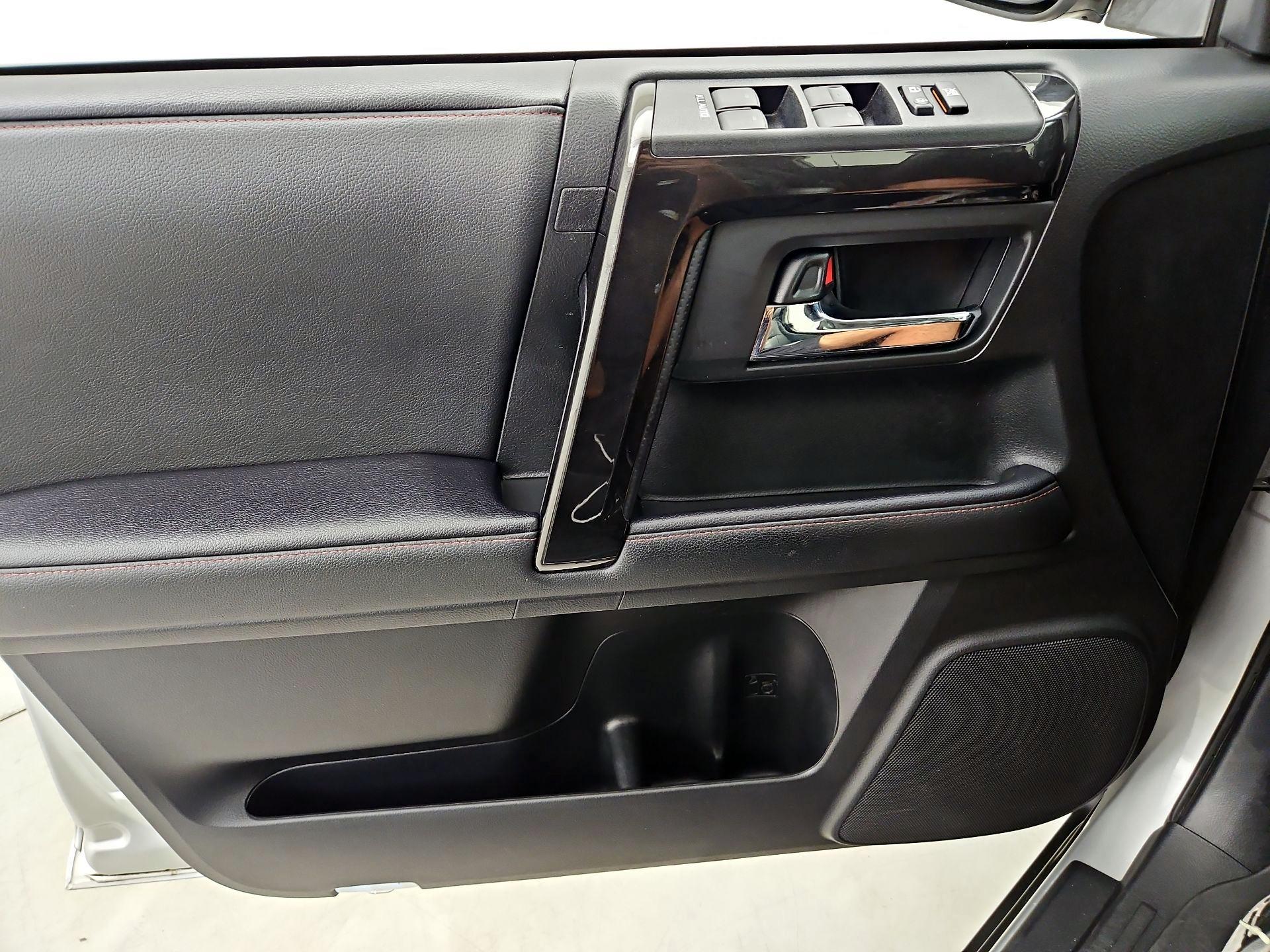 Thumbnail: 2019 Toyota 4Runner - 12