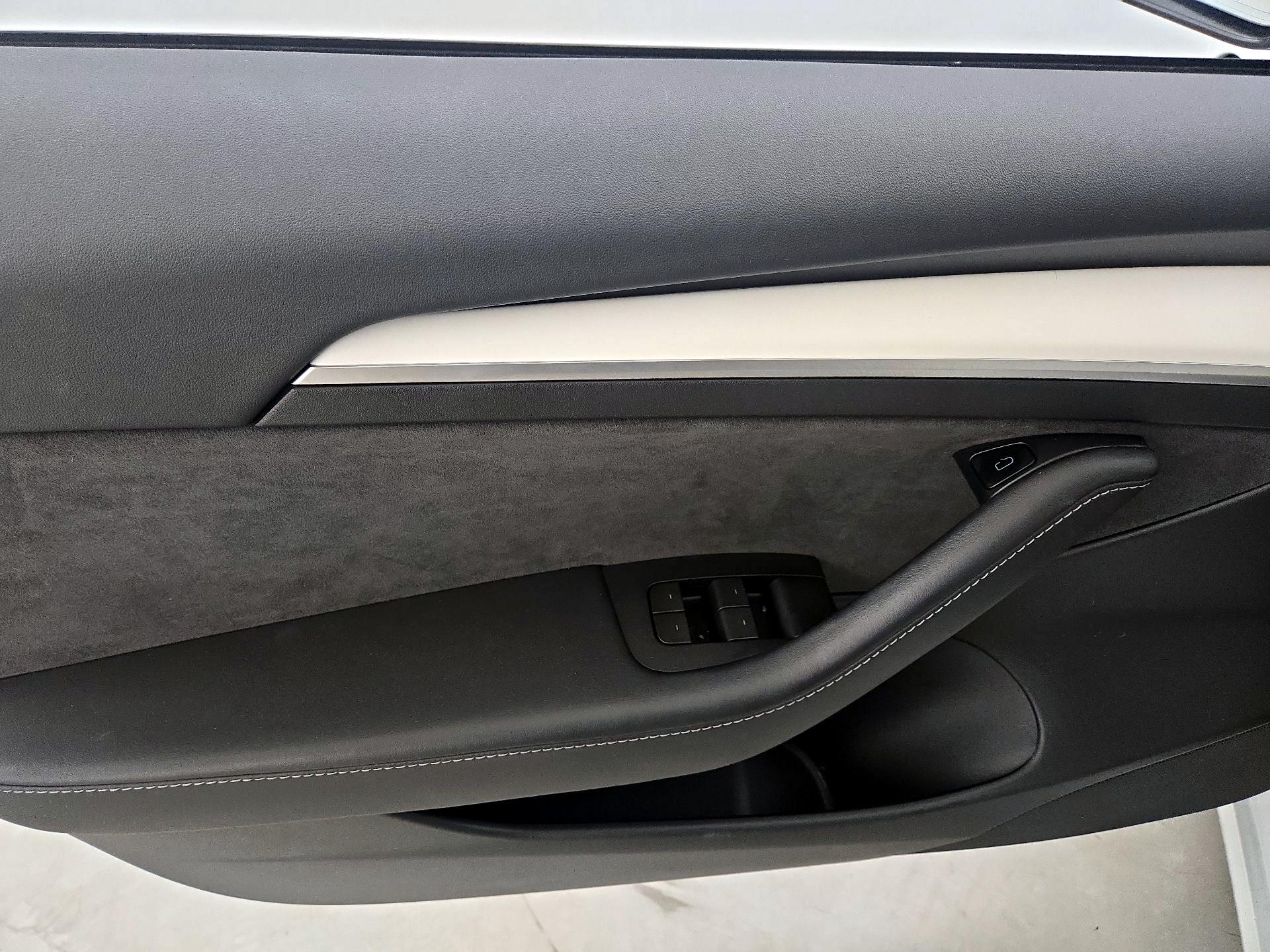 Thumbnail: 2023 Tesla Model 3 - 12