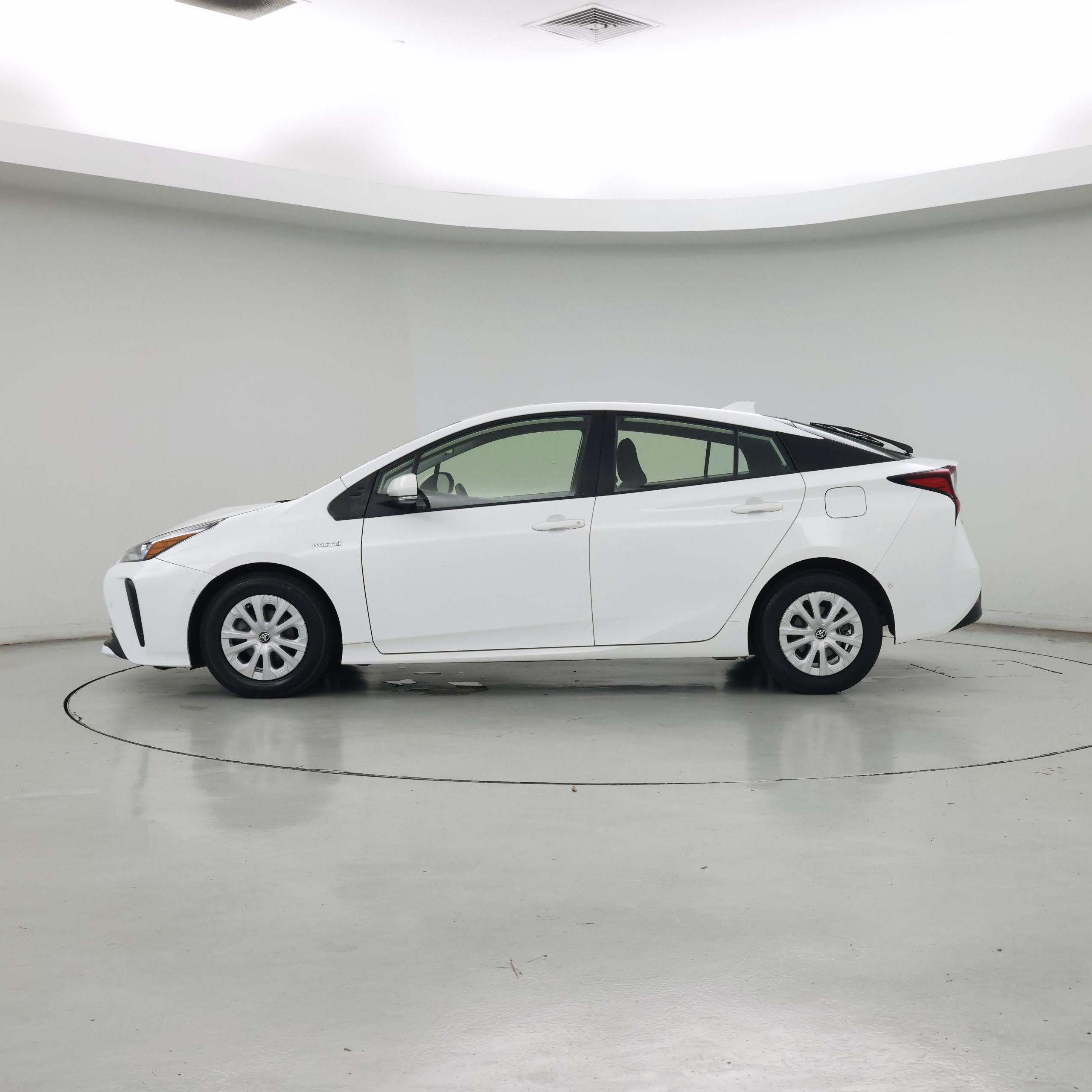 Thumbnail: 2021 Toyota Prius - 3