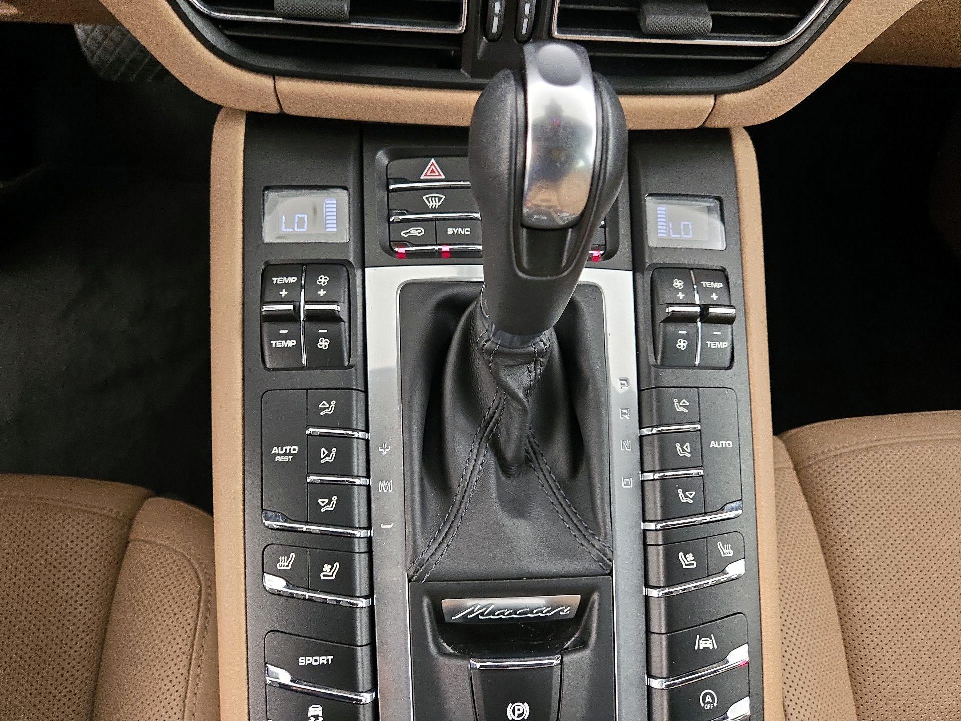 Thumbnail: 2021 Porsche Macan - 18