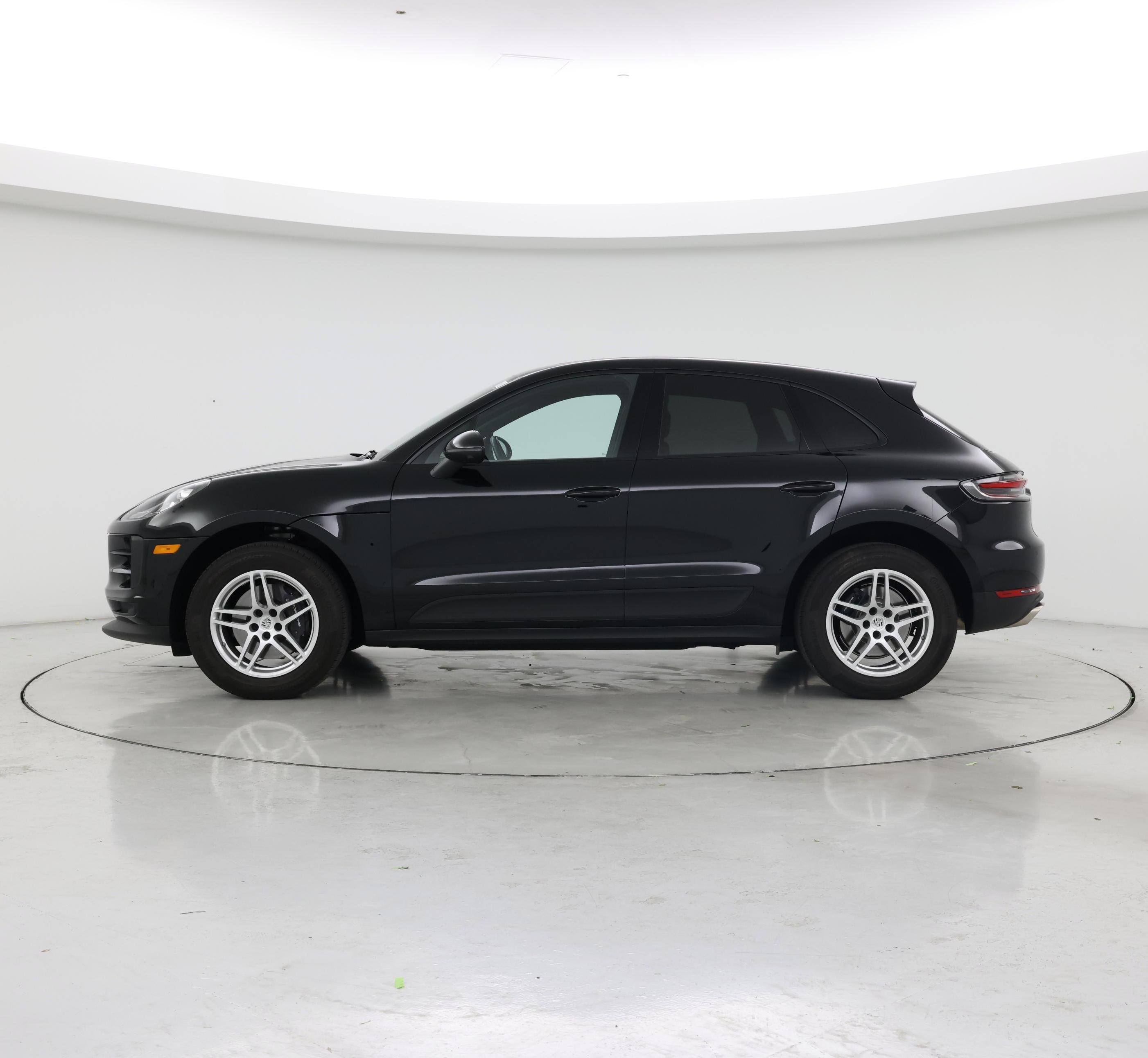 Thumbnail: 2021 Porsche Macan - 3