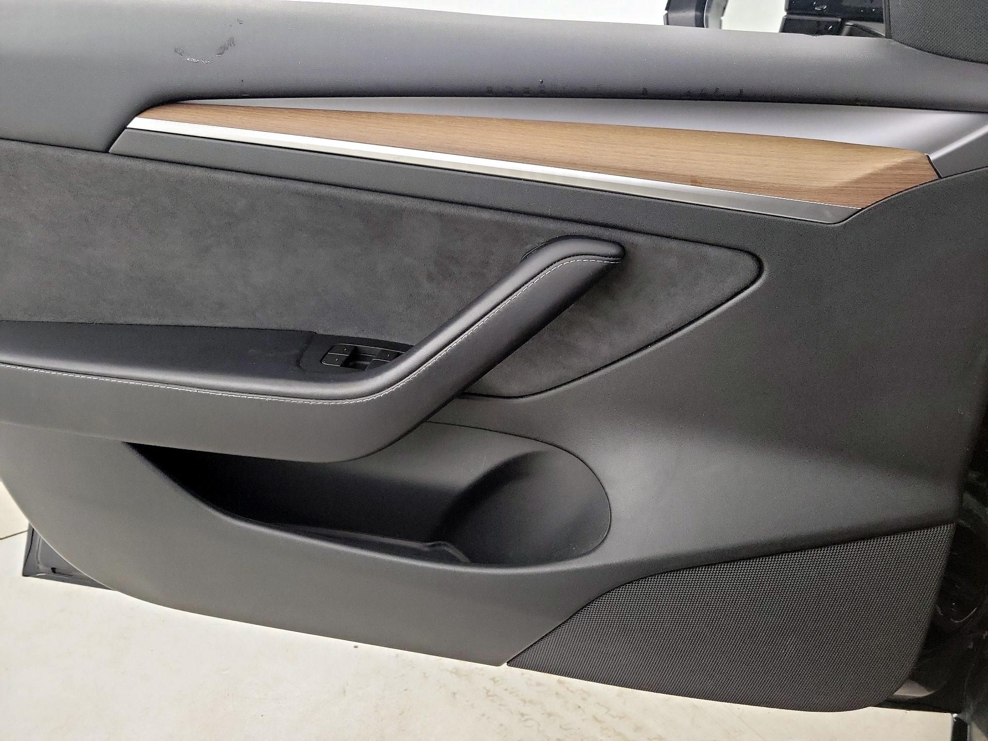 Thumbnail: 2023 Tesla Model 3 - 12
