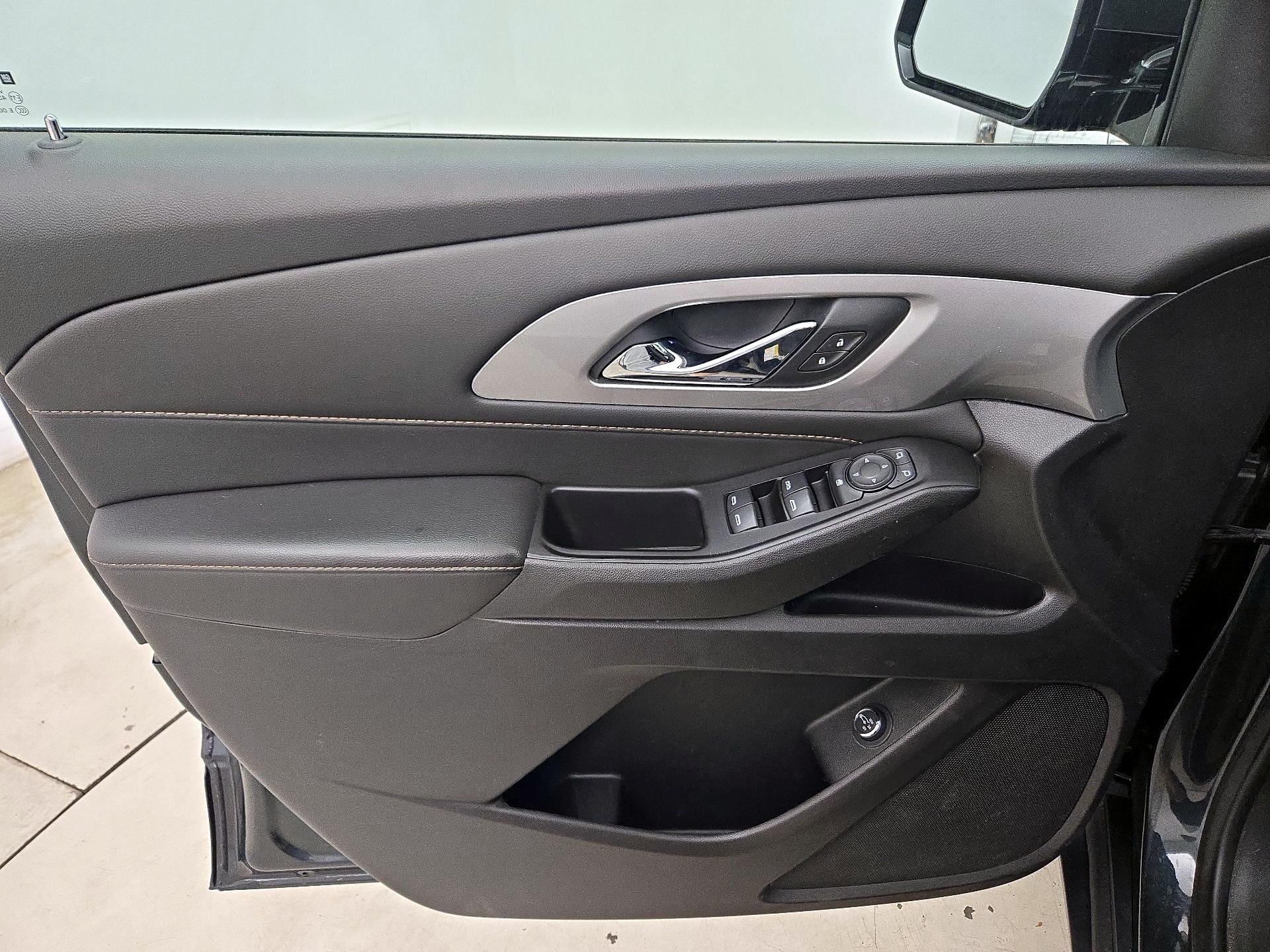 Thumbnail: 2020 Chevrolet Traverse - 12