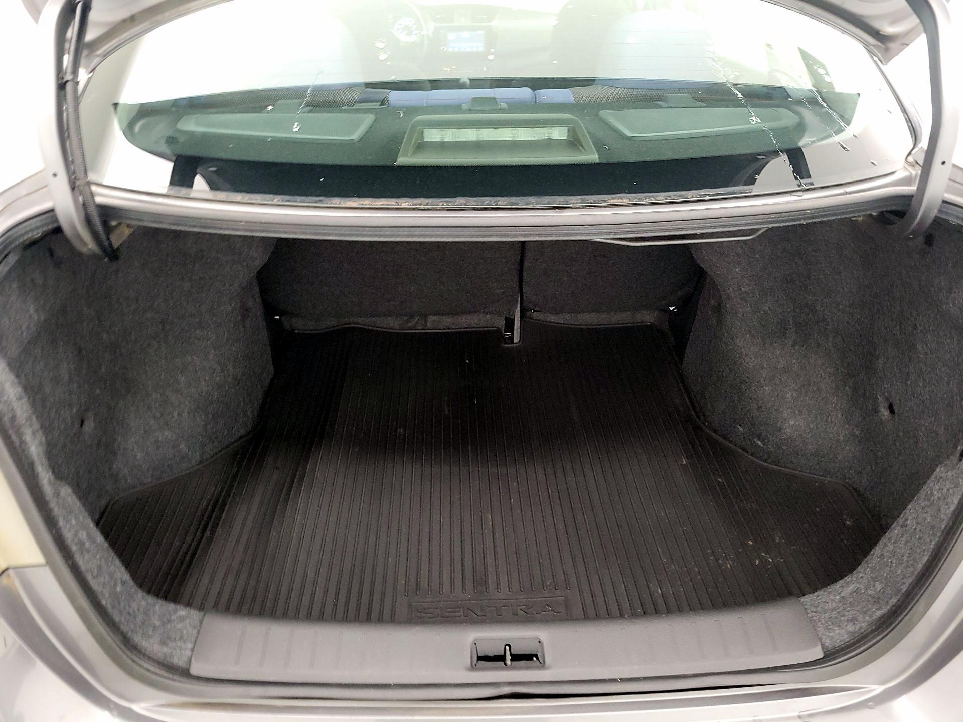 Thumbnail: 2019 Nissan Sentra - 19