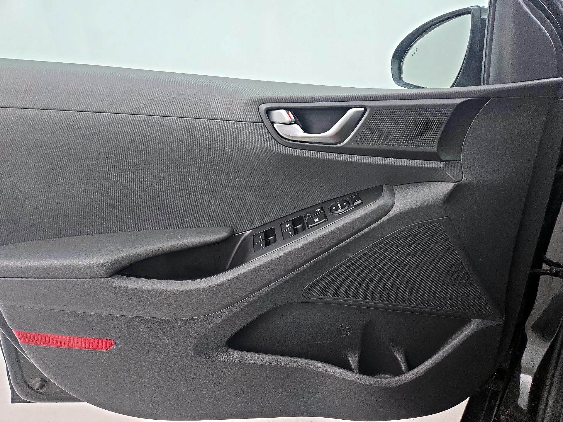 Thumbnail: 2019 Hyundai Ioniq - 12