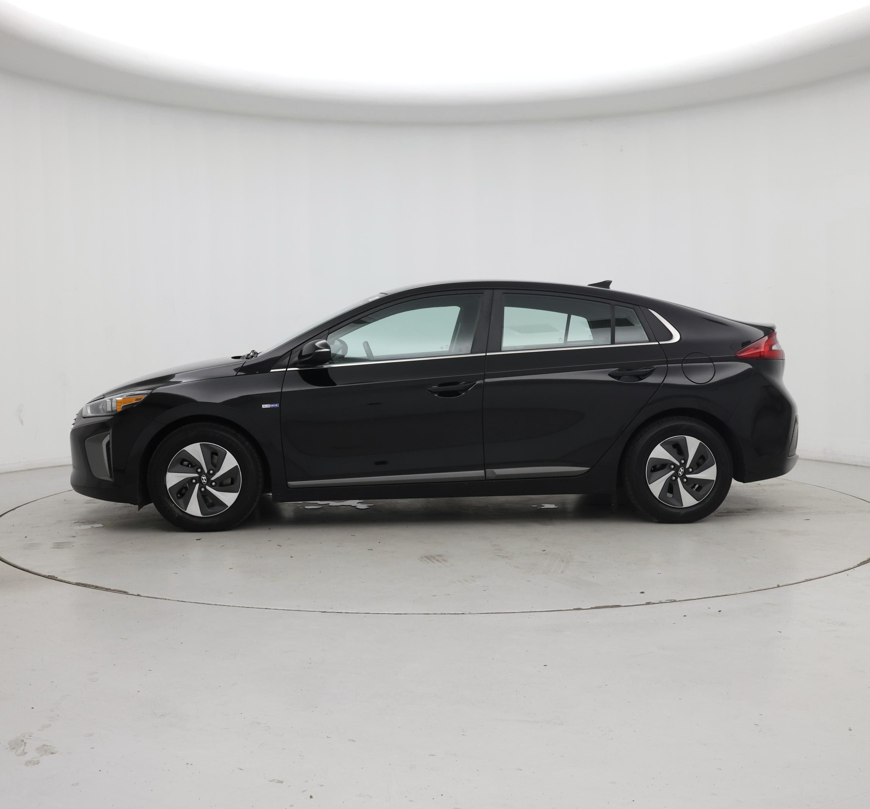 Thumbnail: 2019 Hyundai Ioniq - 3