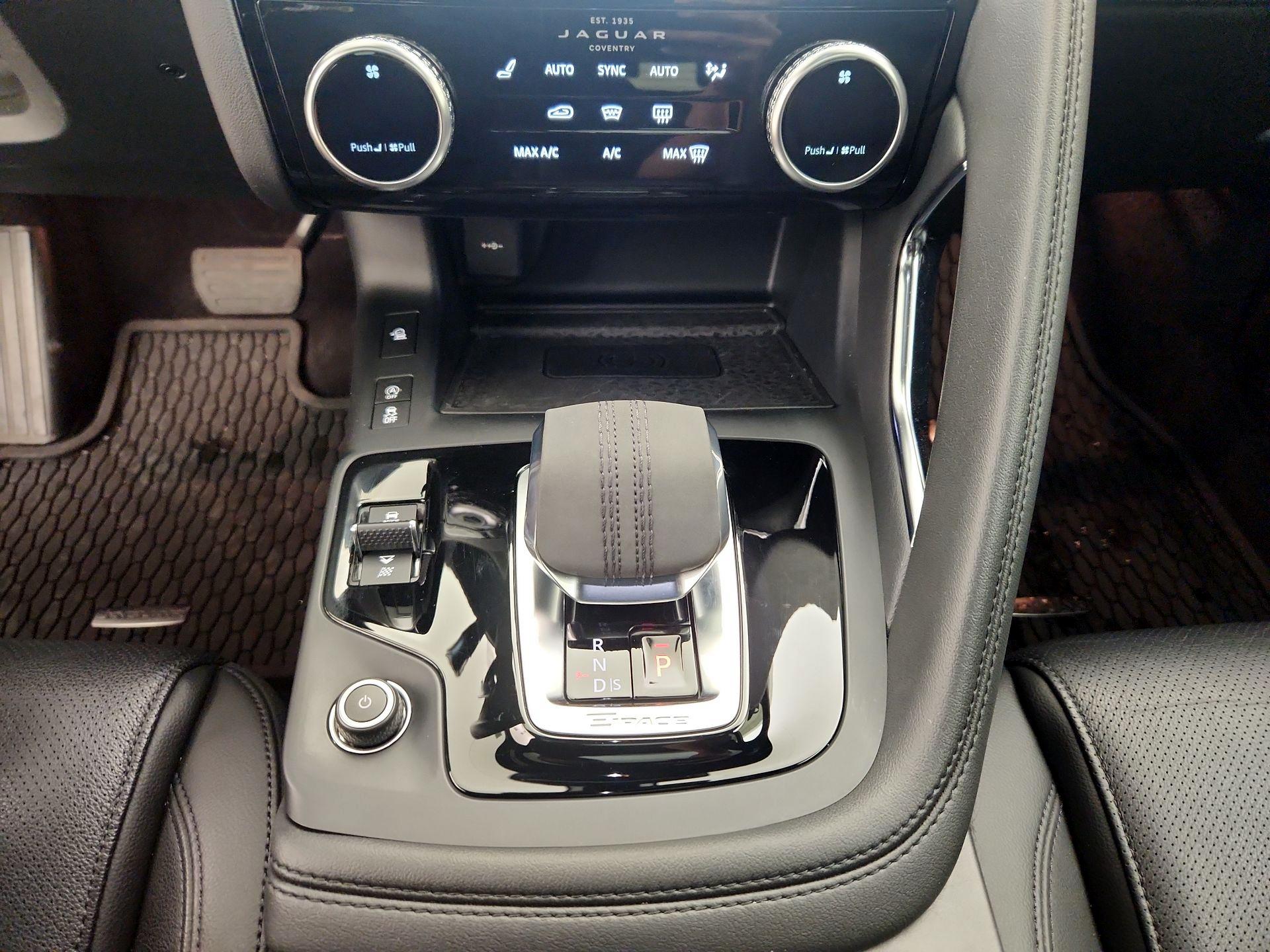 Thumbnail: 2022 Jaguar E-Pace - 18