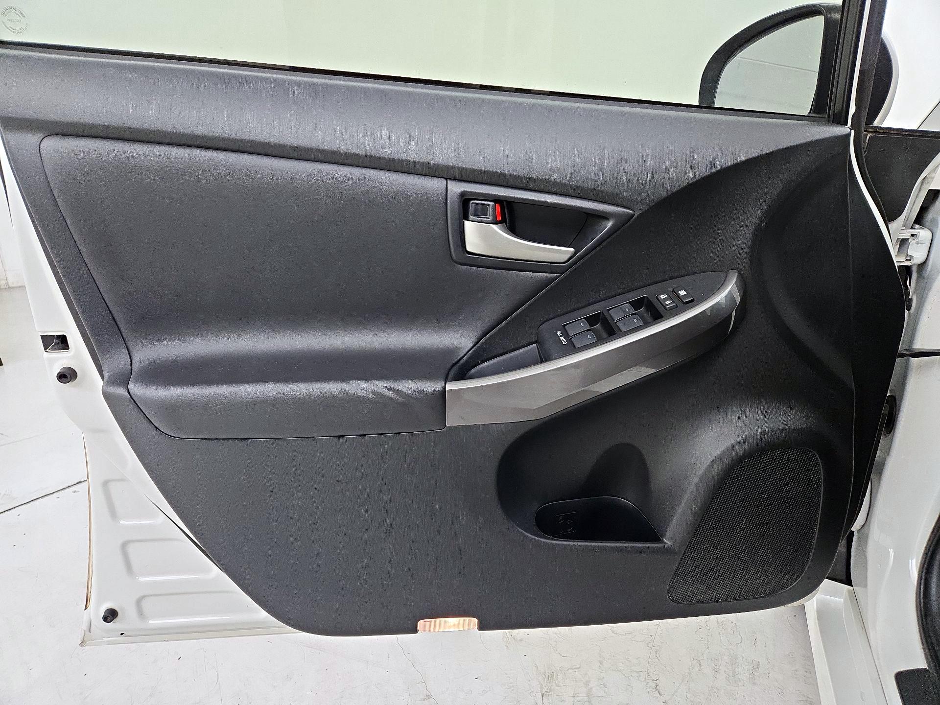 Thumbnail: 2015 Toyota Prius - 12