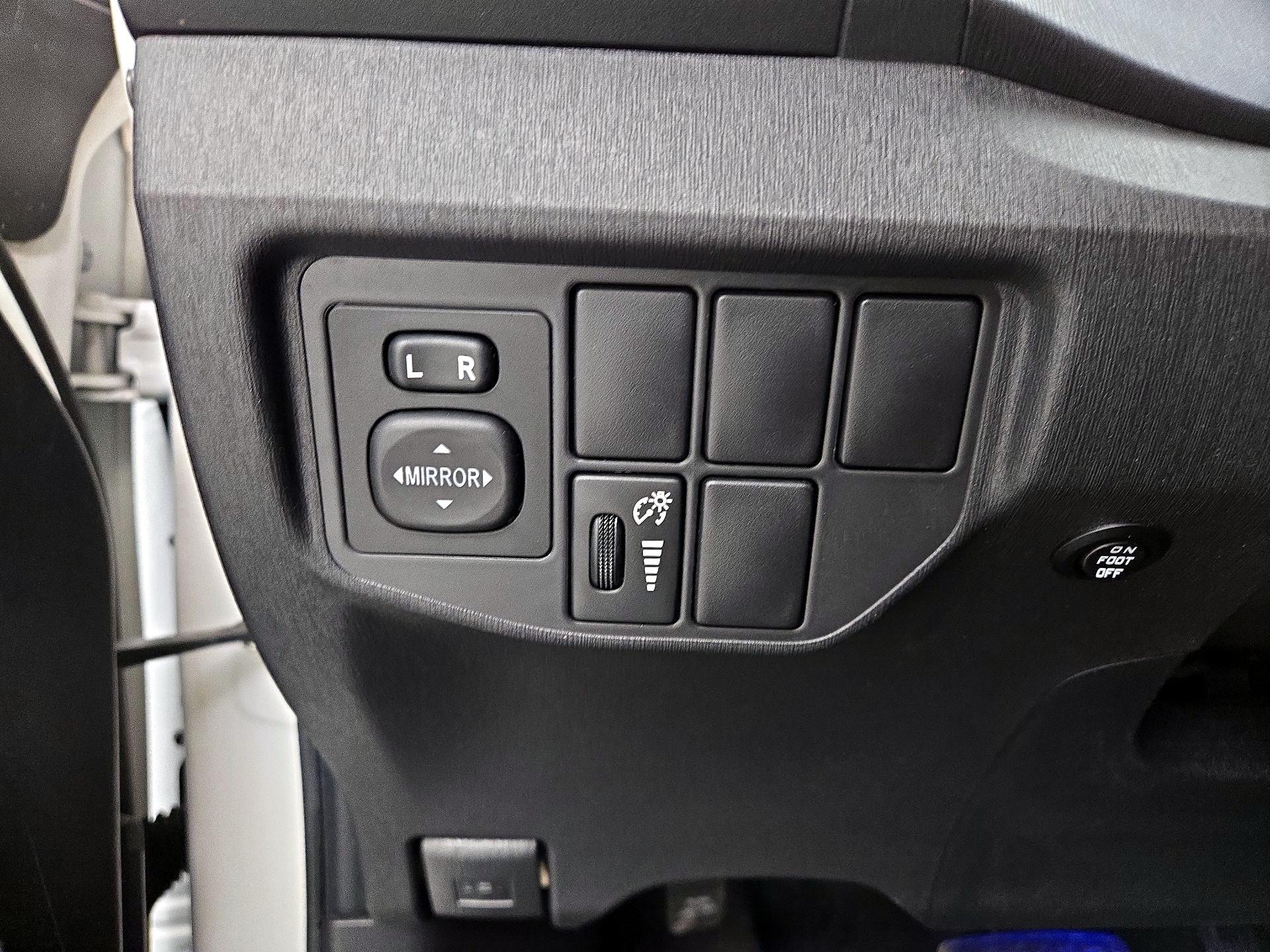 Thumbnail: 2015 Toyota Prius - 13