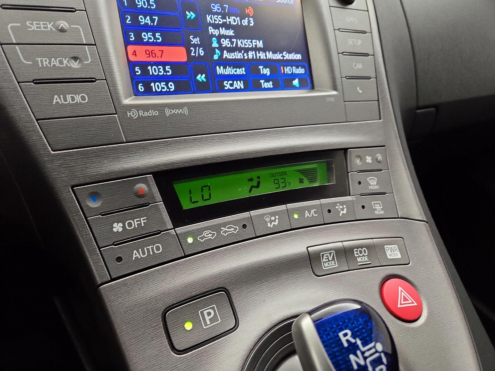Thumbnail: 2015 Toyota Prius - 16
