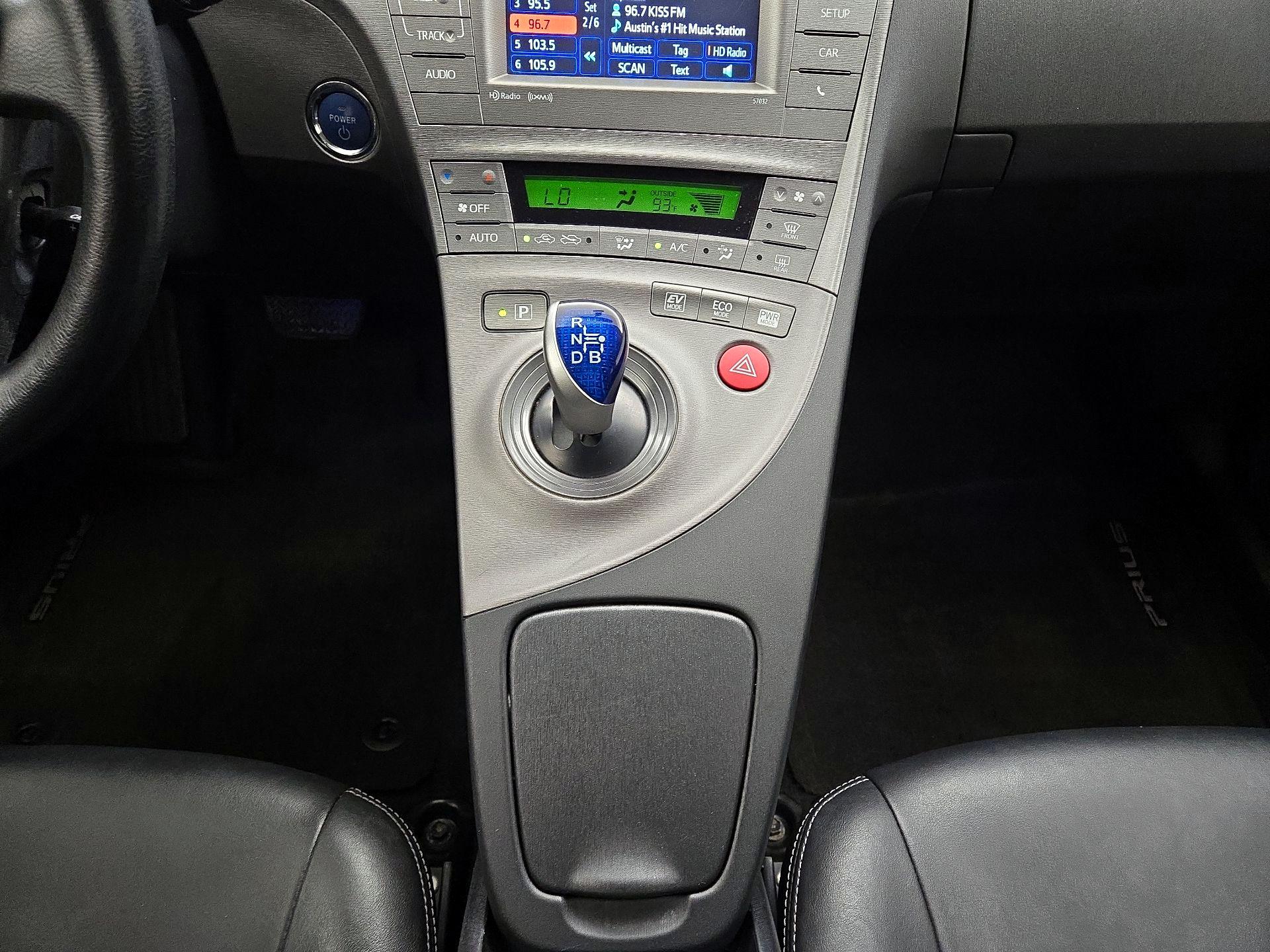 Thumbnail: 2015 Toyota Prius - 17
