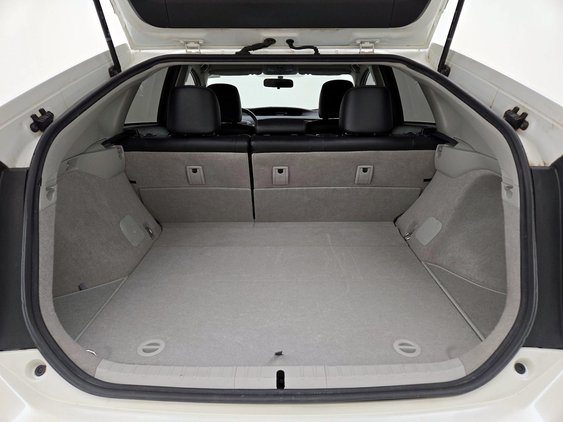 Thumbnail: 2015 Toyota Prius - 20