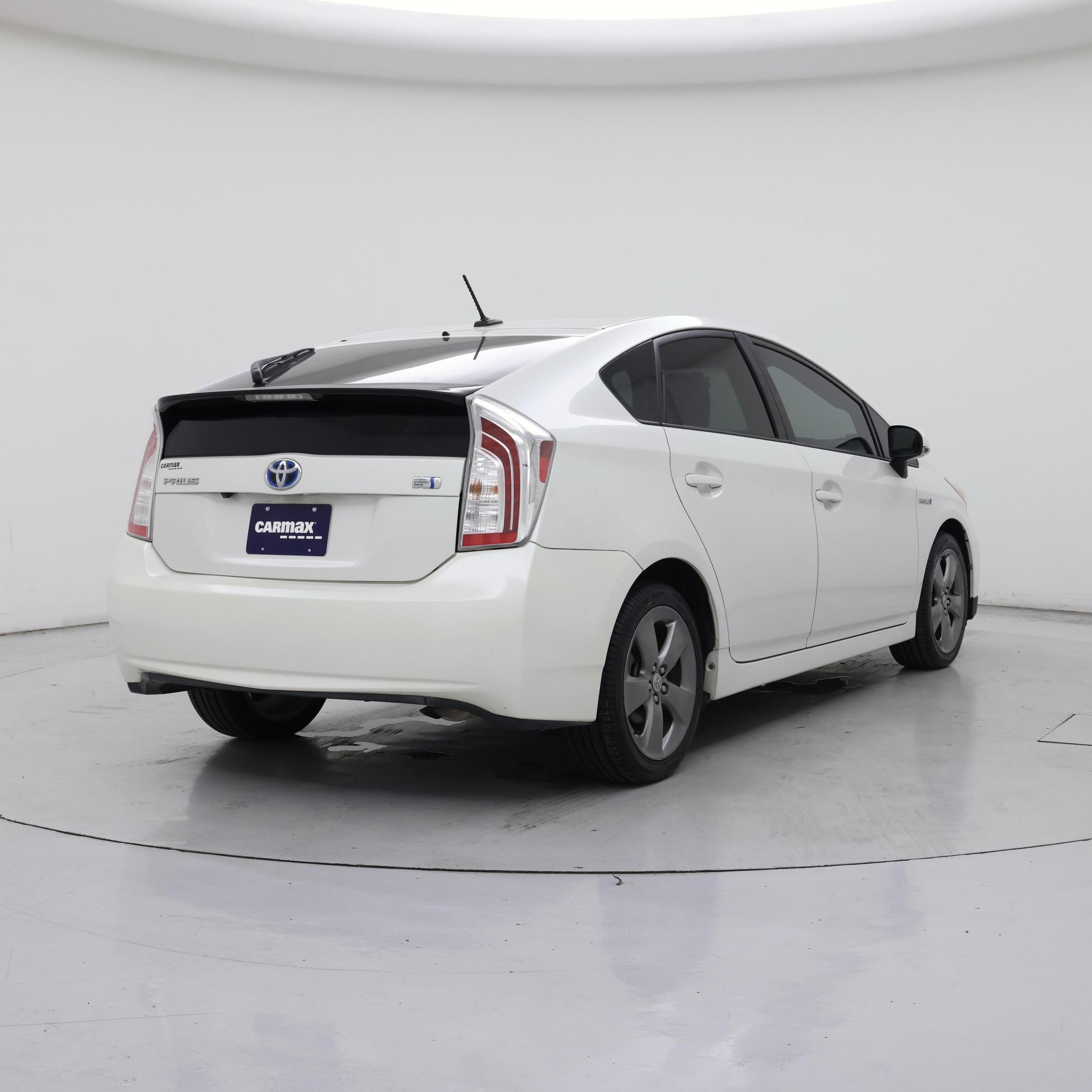 Thumbnail: 2015 Toyota Prius - 8
