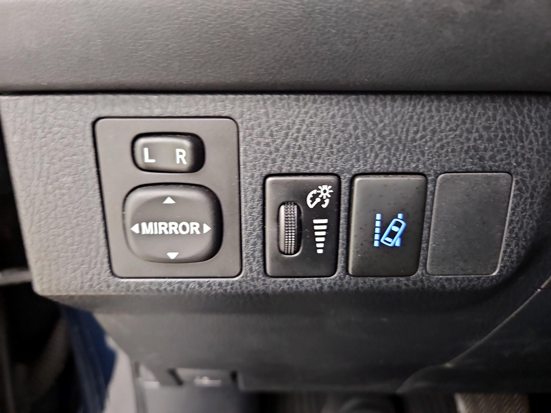 Thumbnail: 2018 Toyota RAV4 - 13