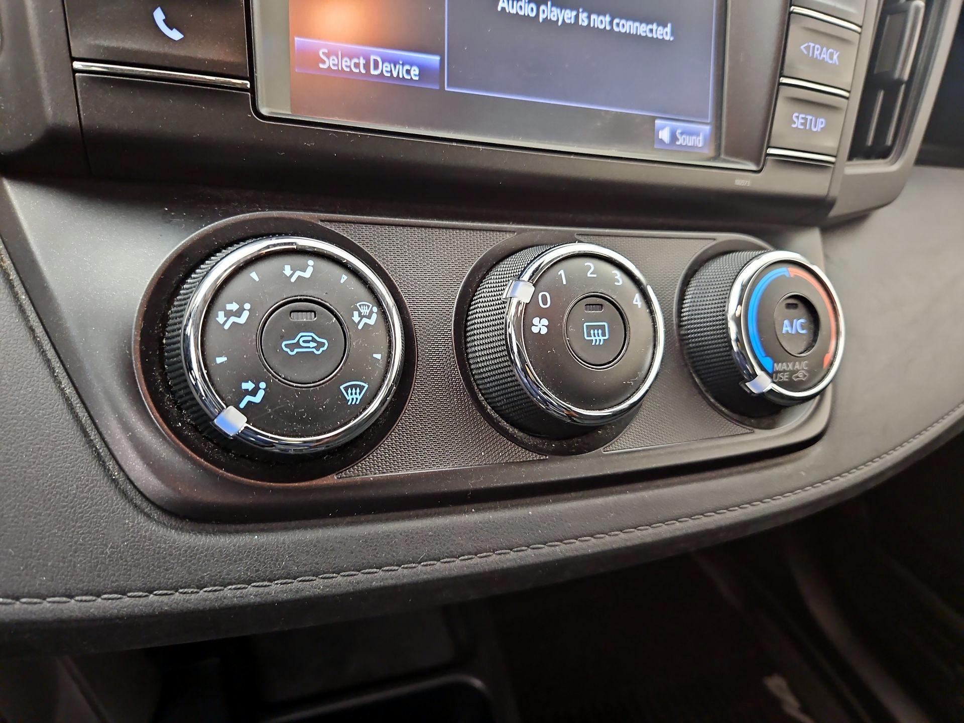 Thumbnail: 2018 Toyota RAV4 - 16