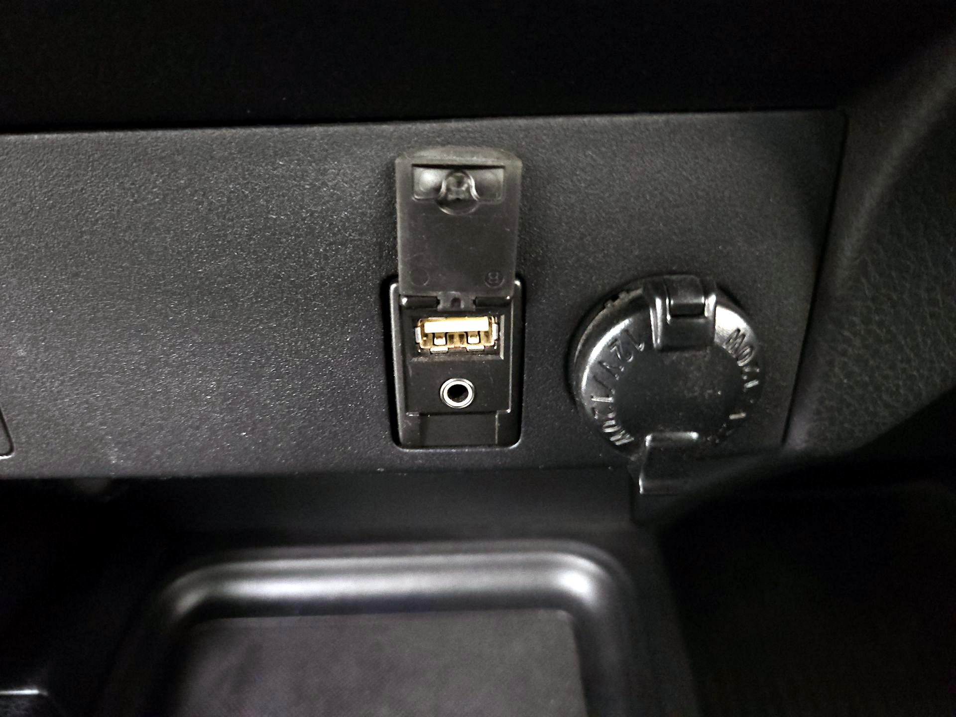 Thumbnail: 2018 Toyota RAV4 - 18