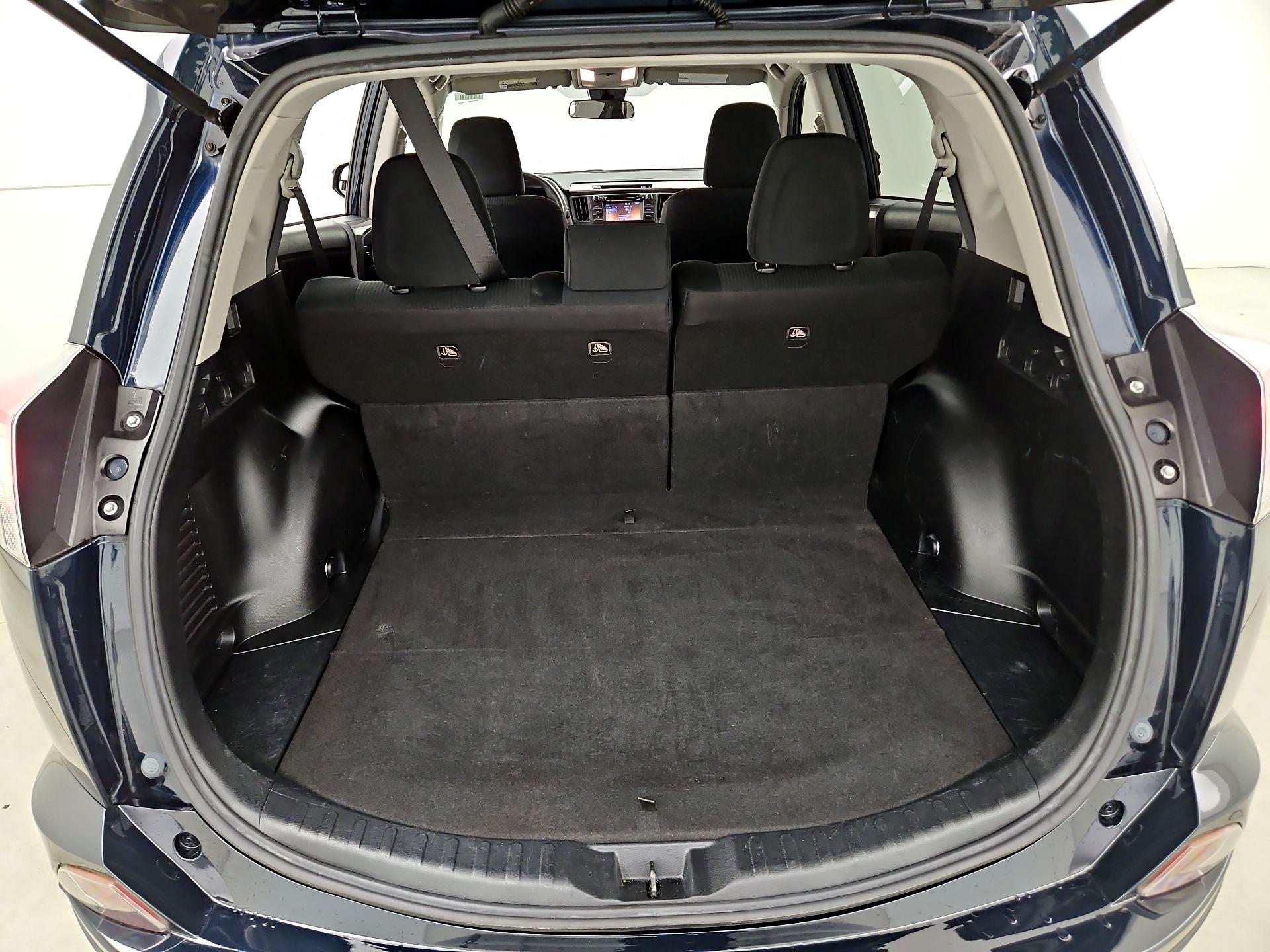 Thumbnail: 2018 Toyota RAV4 - 20