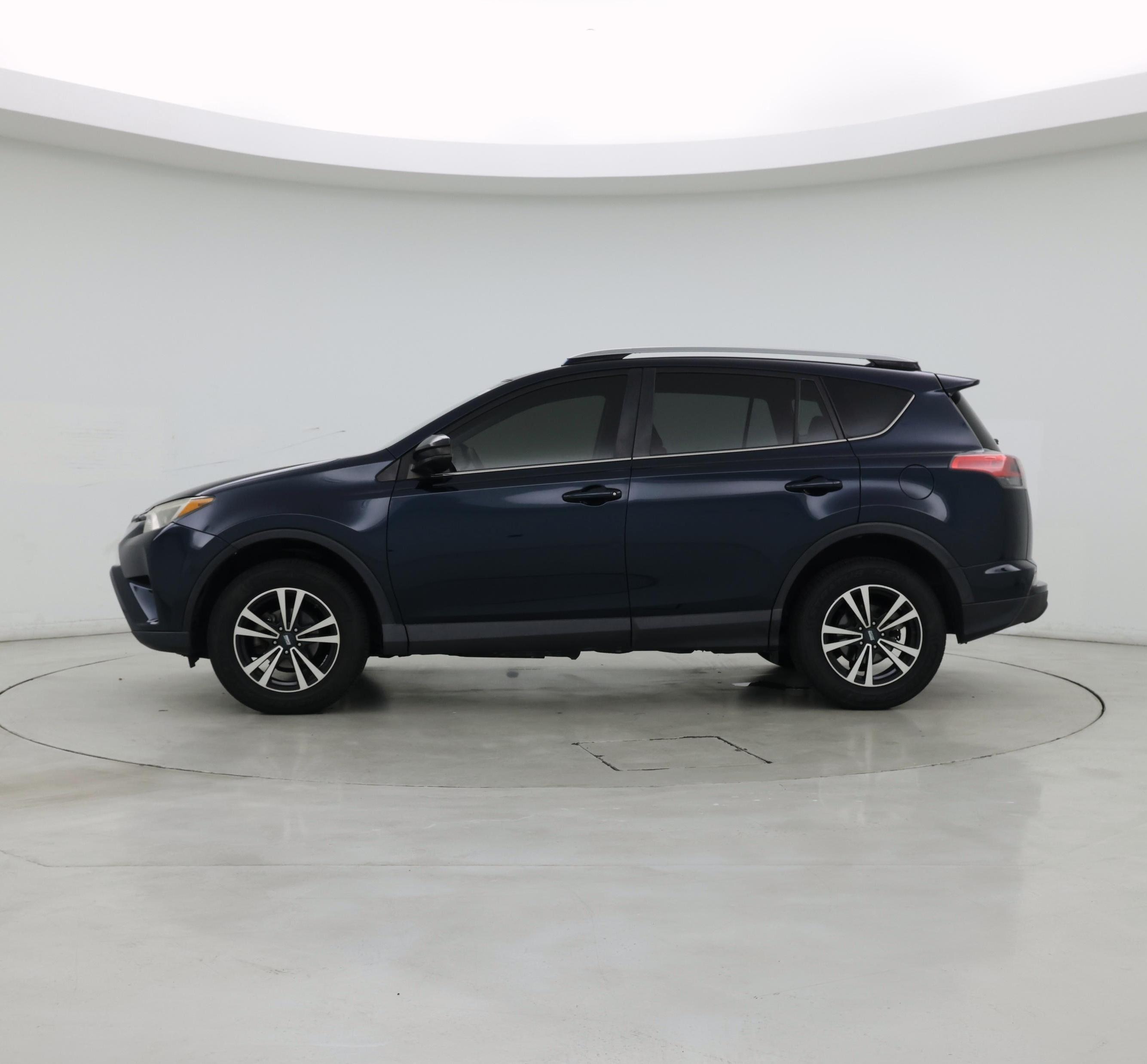 Thumbnail: 2018 Toyota RAV4 - 3