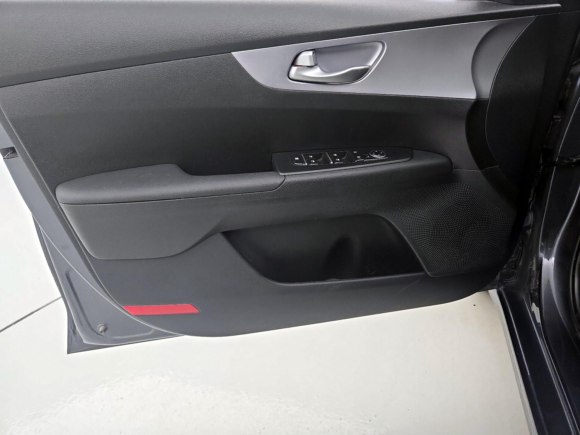 Thumbnail: 2023 Kia Forte - 12
