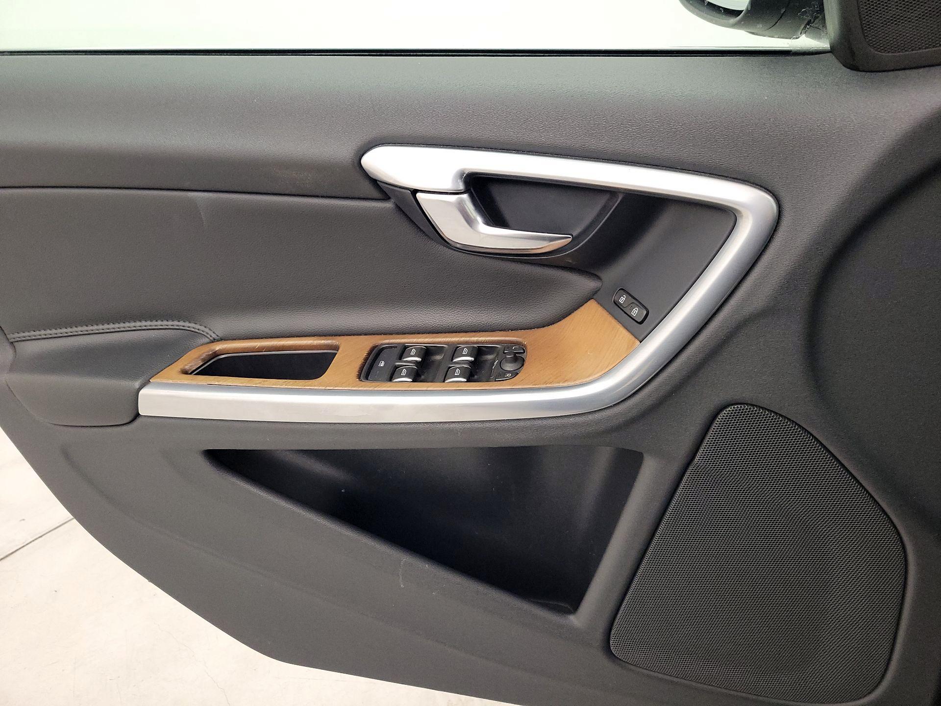 Thumbnail: 2016 Volvo S60 - 12