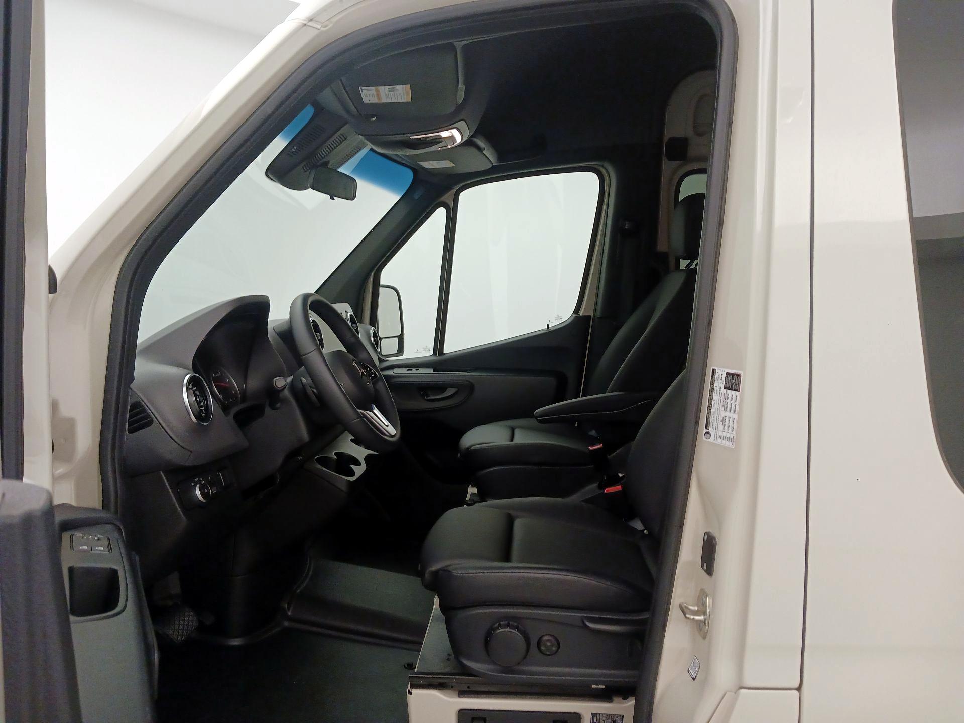 Thumbnail: 2024 Mercedes-Benz Sprinter - 11