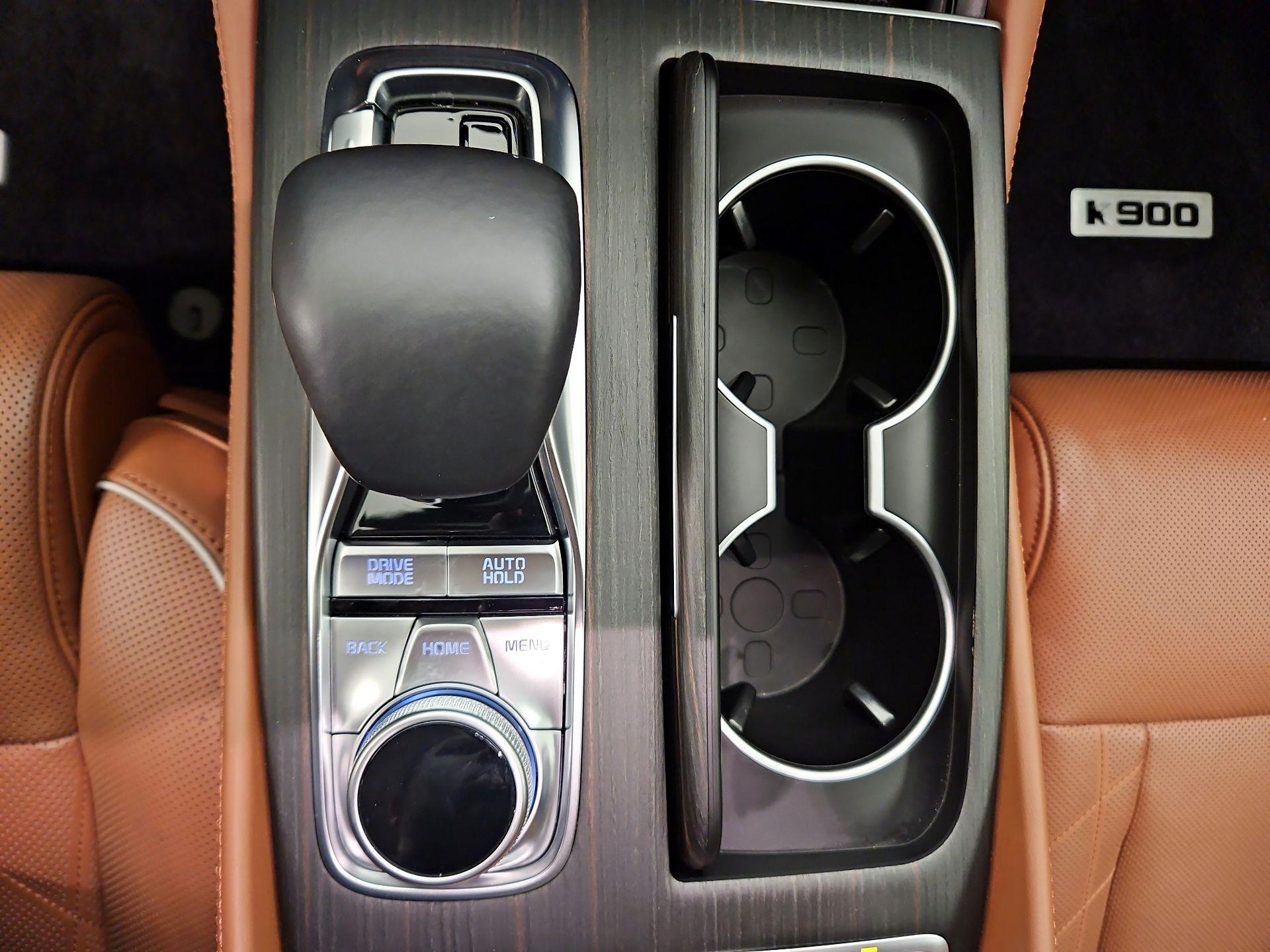 Thumbnail: 2020 Kia K900 - 18