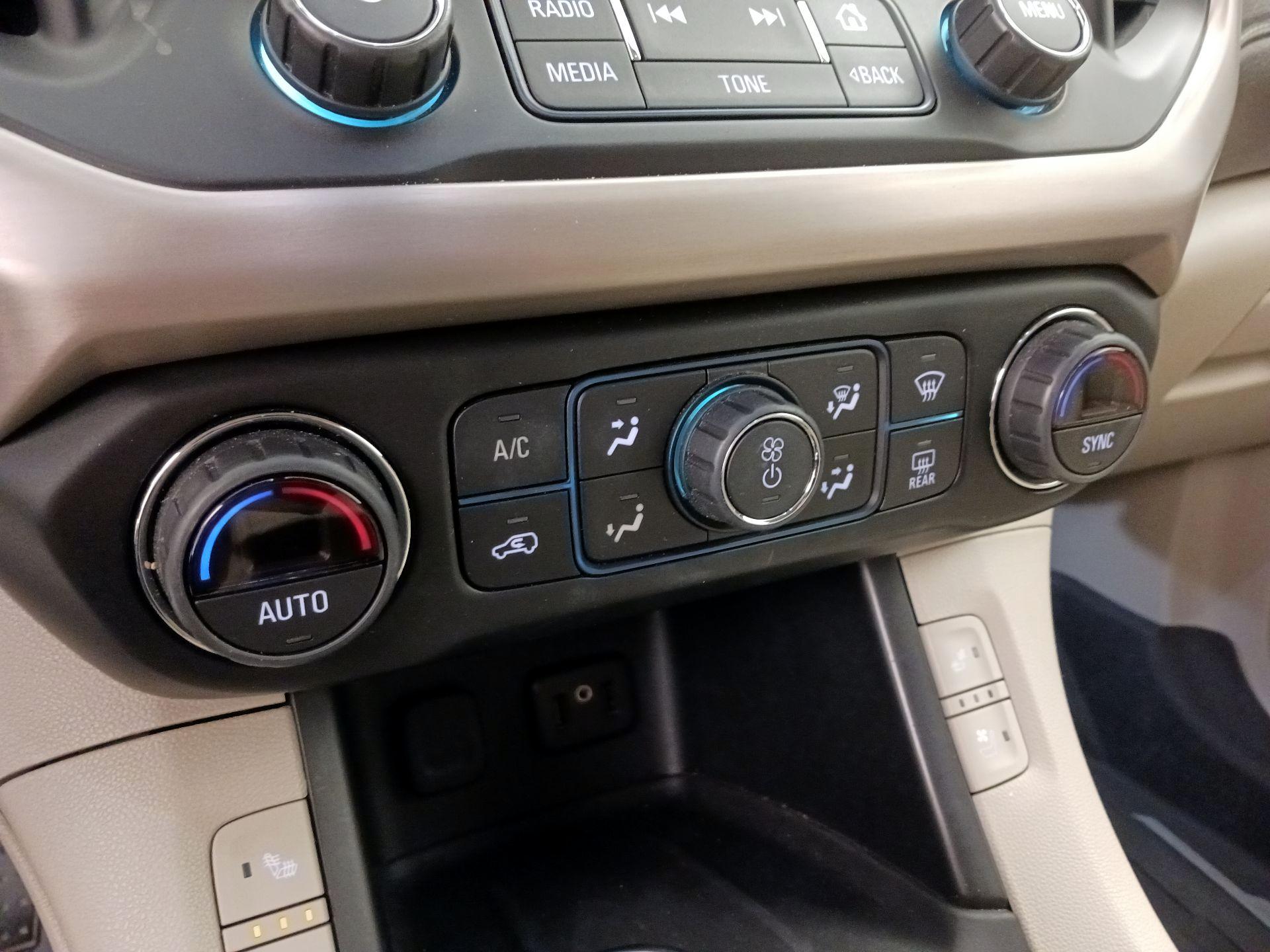 Thumbnail: 2019 GMC Acadia - 17