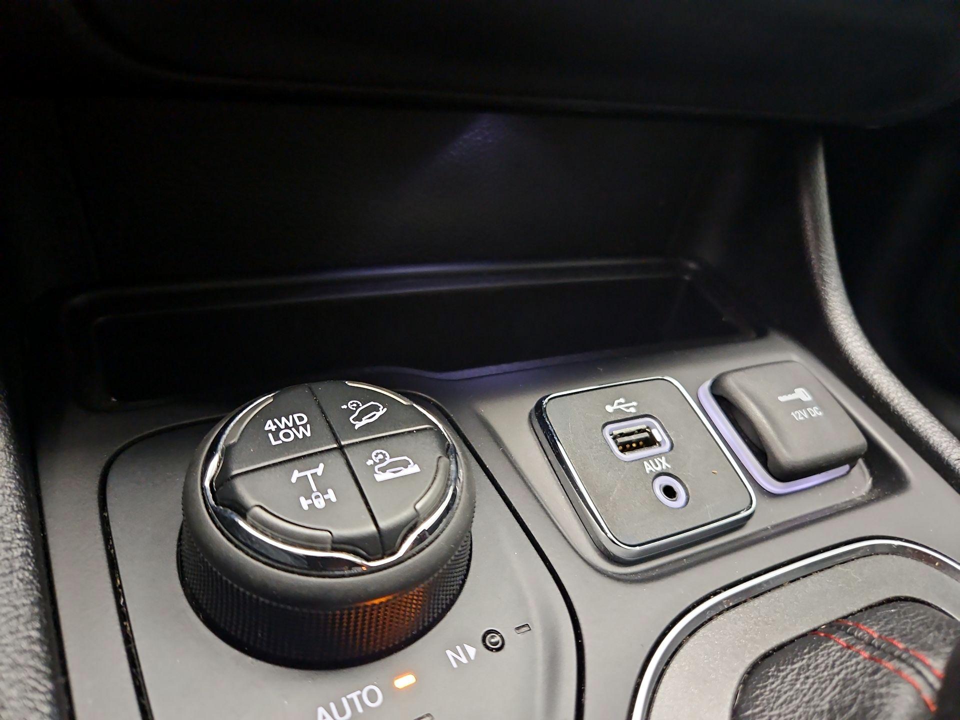 Thumbnail: 2019 Jeep Cherokee - 19